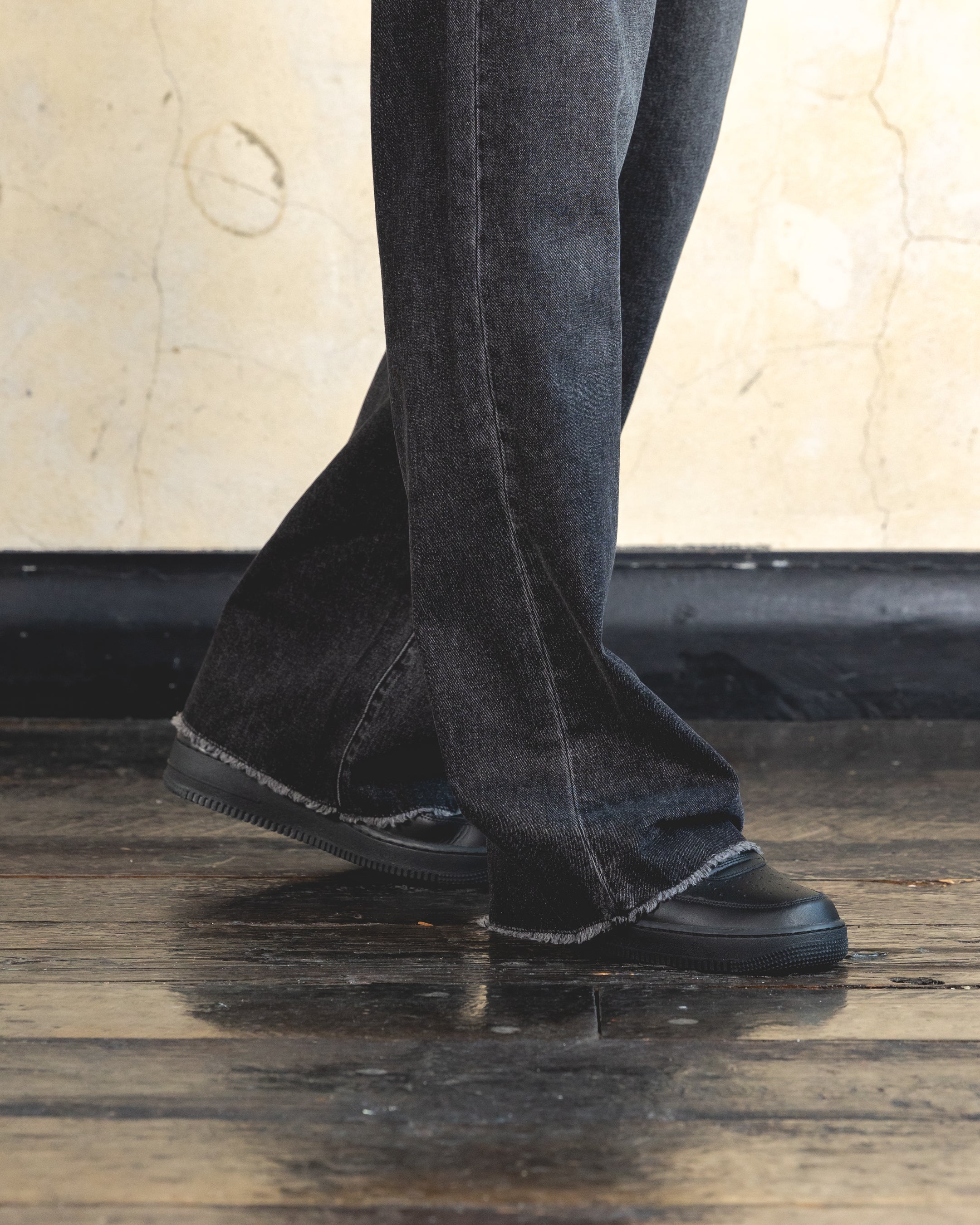404 205 Bootcut Jeans Black - Image 3