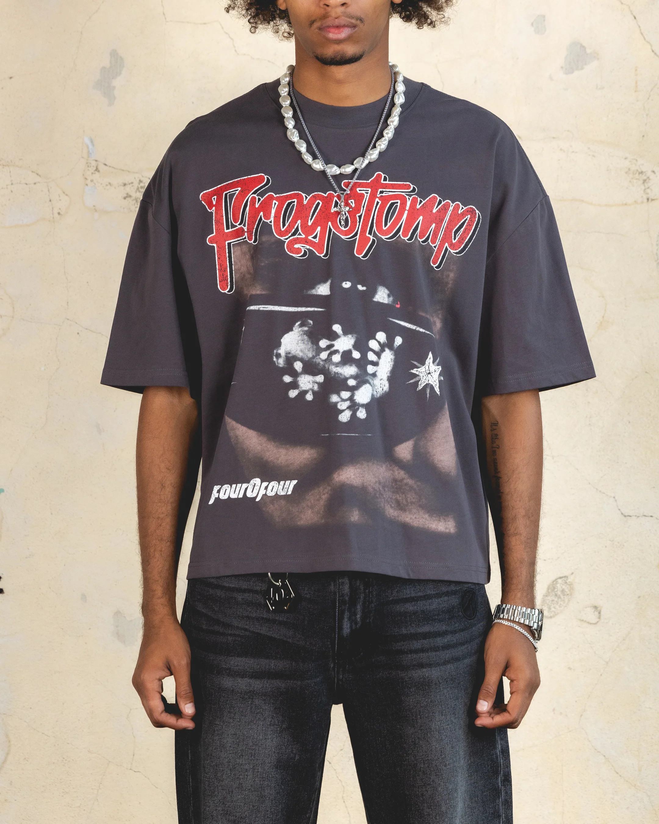 404 Frogstomp Cropped T-Shirt Charcoal - Image 4