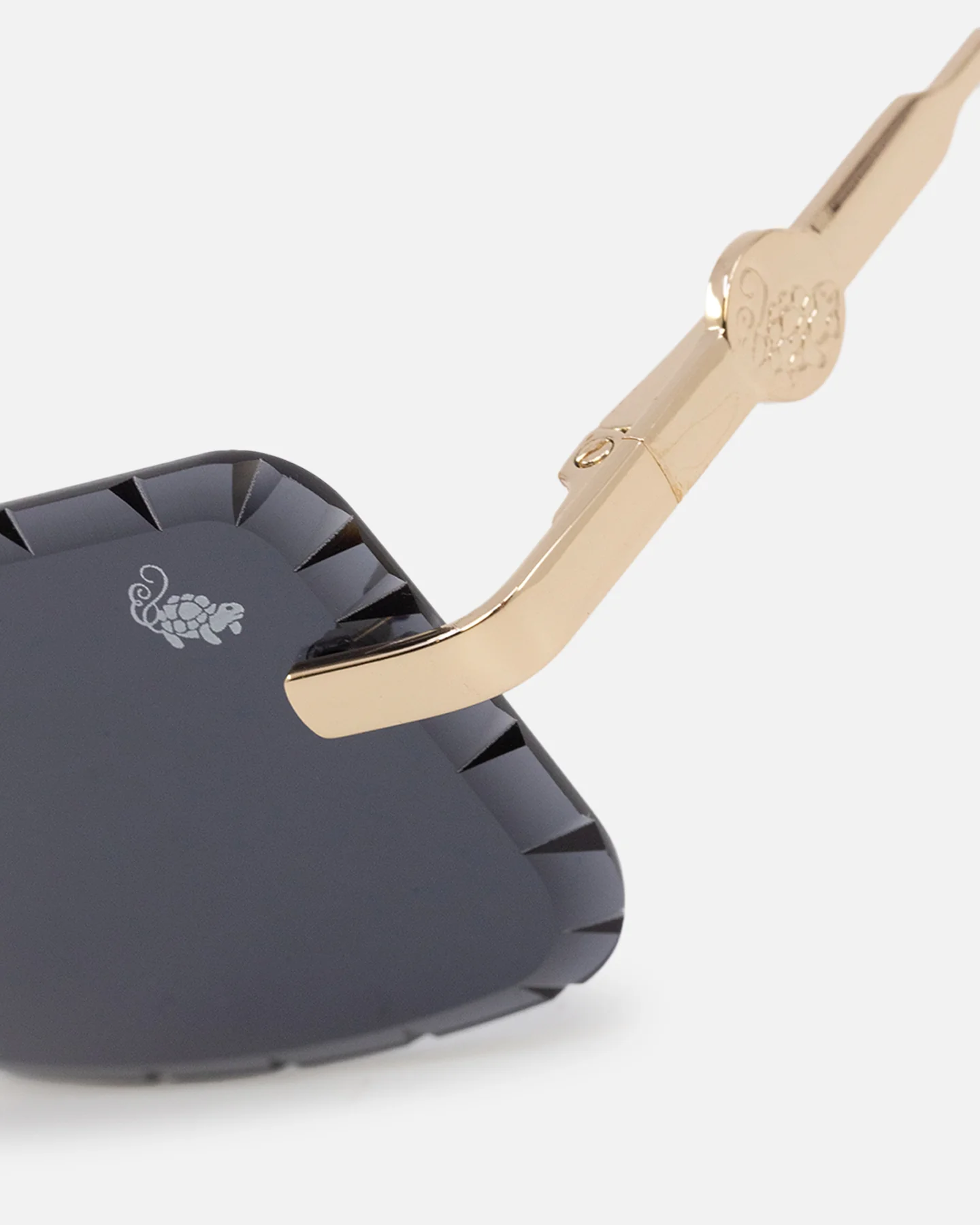 Belvoir & Co Diamond Cut Hampton Sunglasses Black/Gold - Image 8