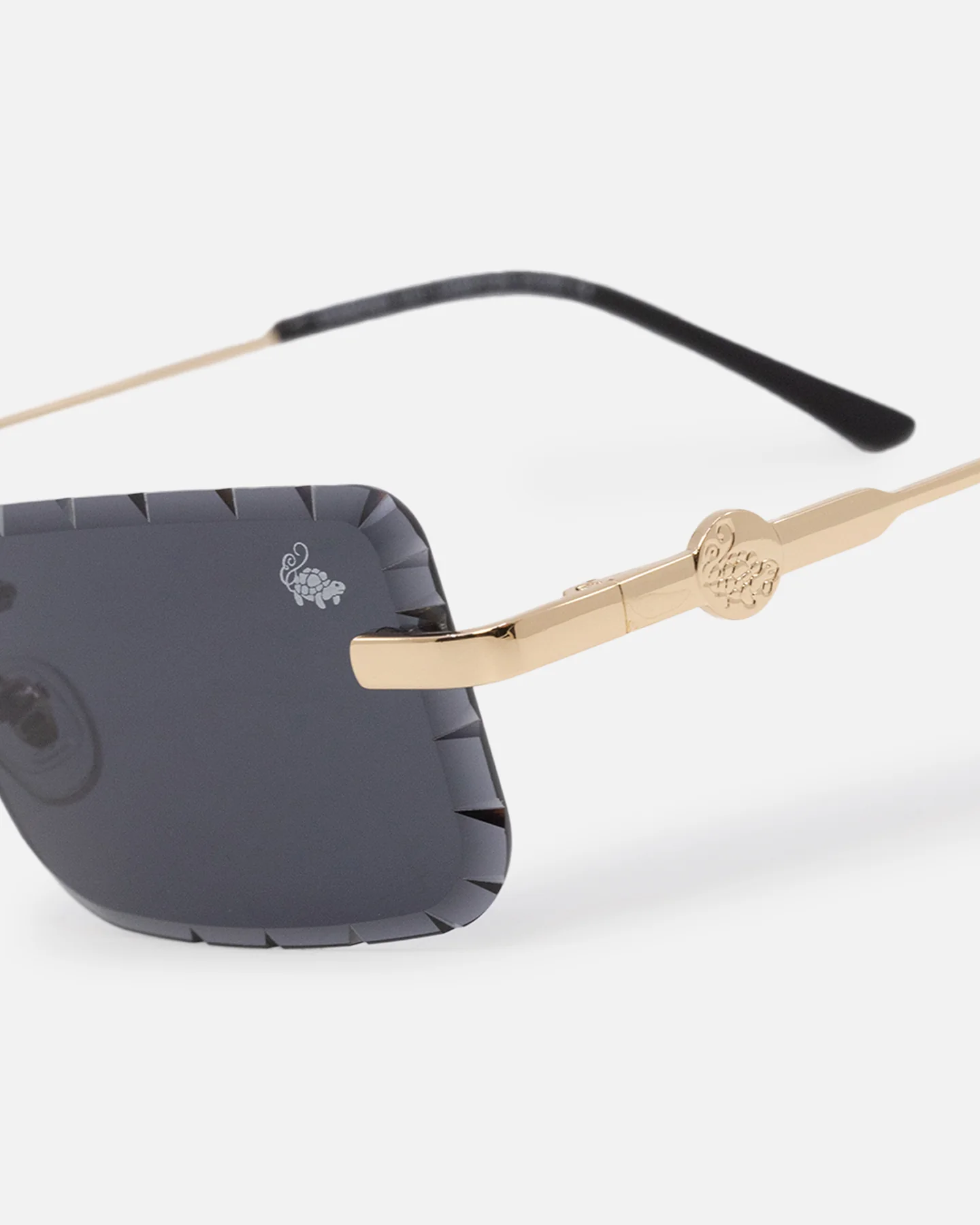Belvoir & Co Diamond Cut Hampton Sunglasses Black/Gold - Image 9