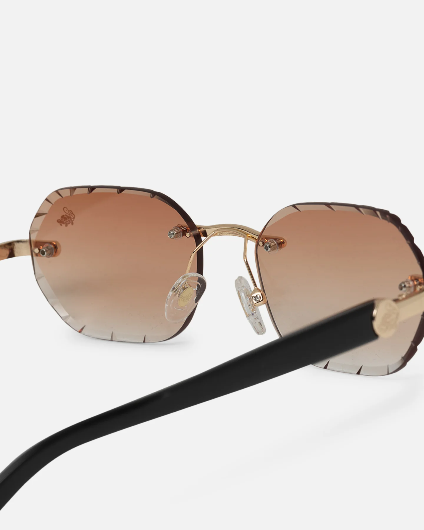Belvoir & Co Willow Diamond Cut Sunglasses Tea/Black - Image 6