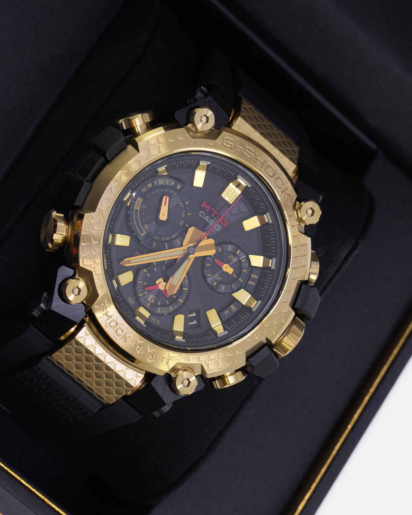 G-Shock MTG-B3000CXD-9ADR "Golden Dragon" Black/Gold - Image 10