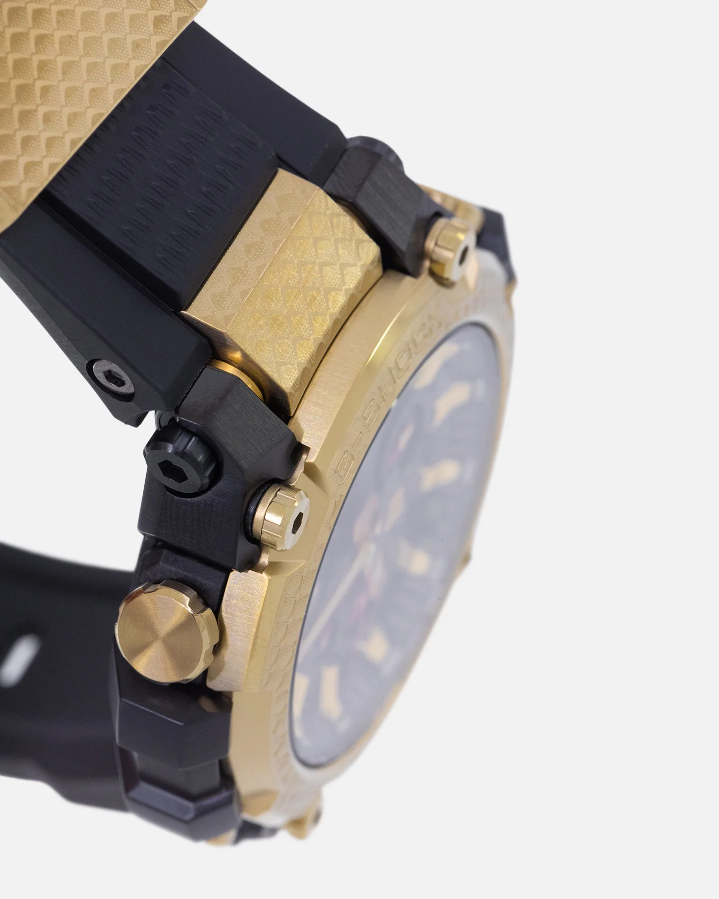 G-Shock MTG-B3000CXD-9ADR "Golden Dragon" Black/Gold - Image 9