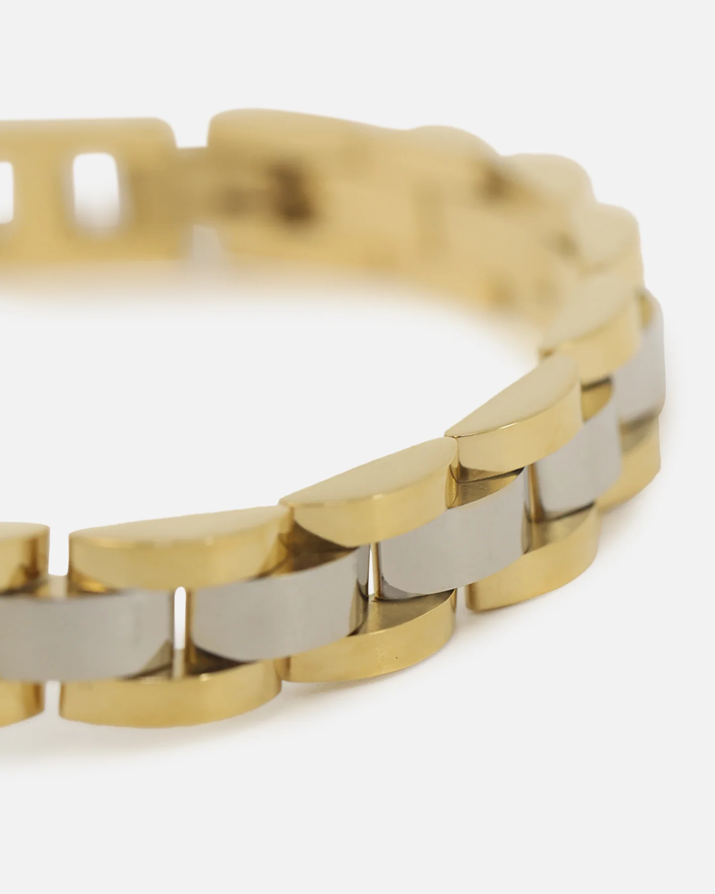 Guess Mainline 16mm Lion Crystal Bracelet Gold - Image 5