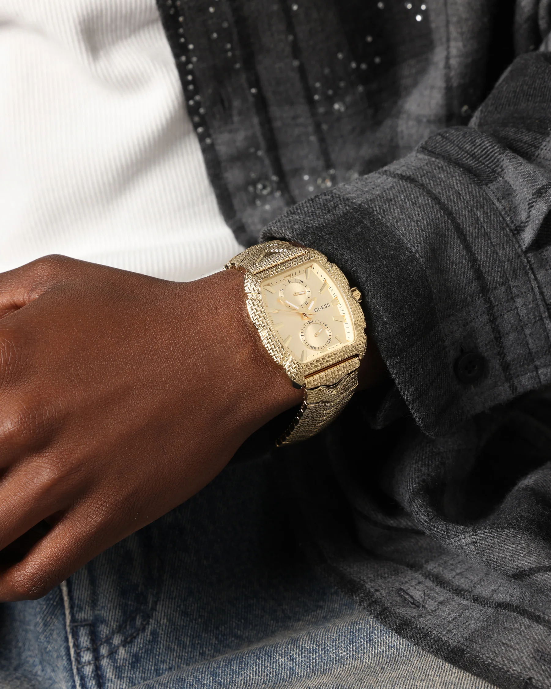 Guess Mainline Nile Textured Bracelet Watch Gold - Image 4
