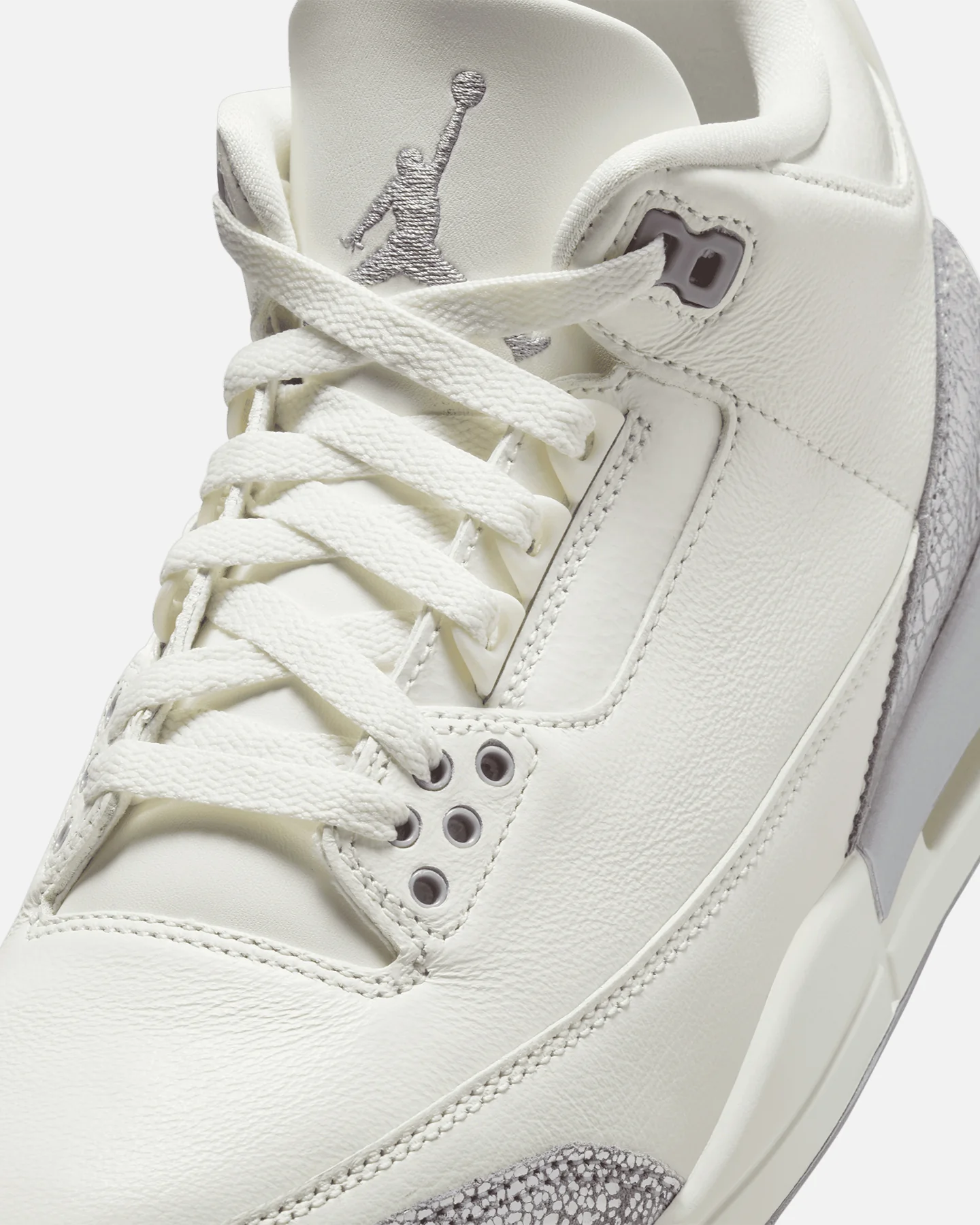 Jordan Women's Air Jordan 3 Retro "Metallic Silver" Sail/Cement Grey - Image 6