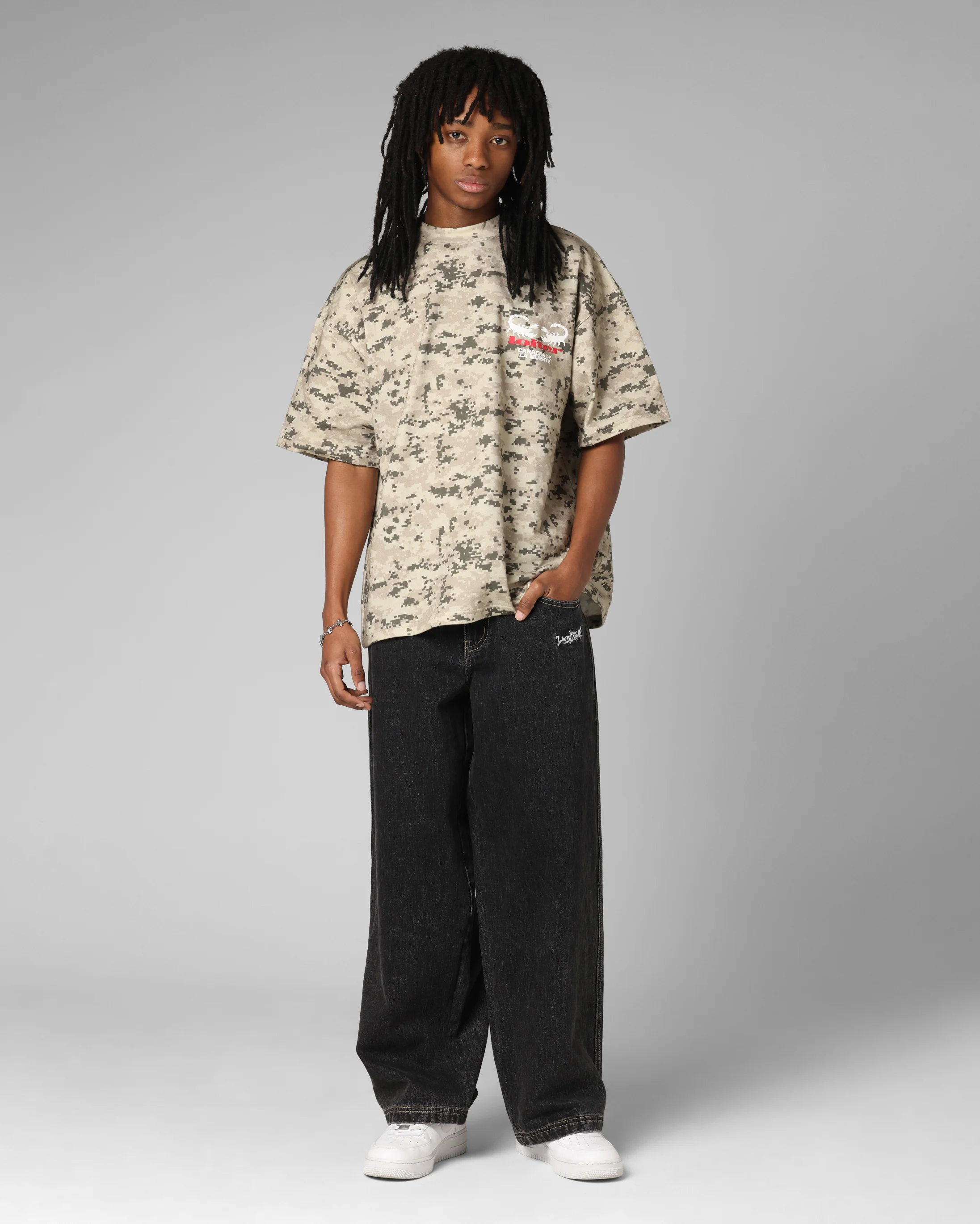 Loiter Bullrush Premium T-Shirt Digi Camo - Image 4