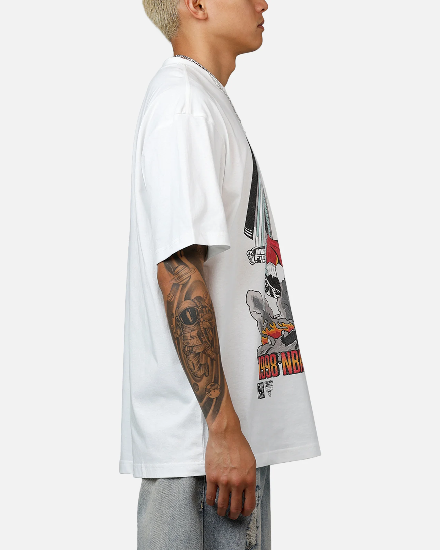 Mitchell & Ness Chicago Bulls Board Beaker T-Shirt Vintage White - Image 4