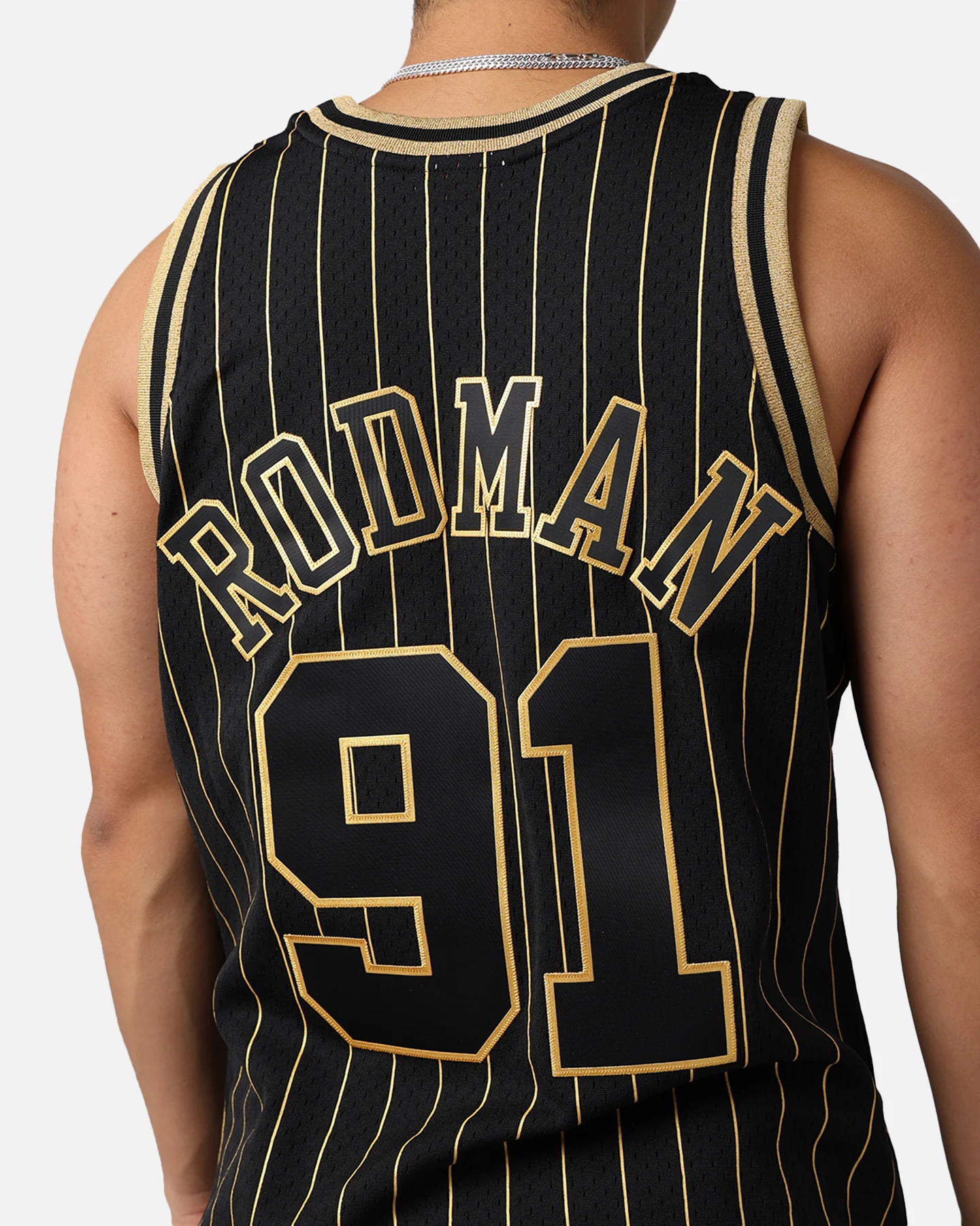 Mitchell & Ness Chicago Bulls Dennis Rodman '97-98 Swingman Jersey Black/Gold - Image 11