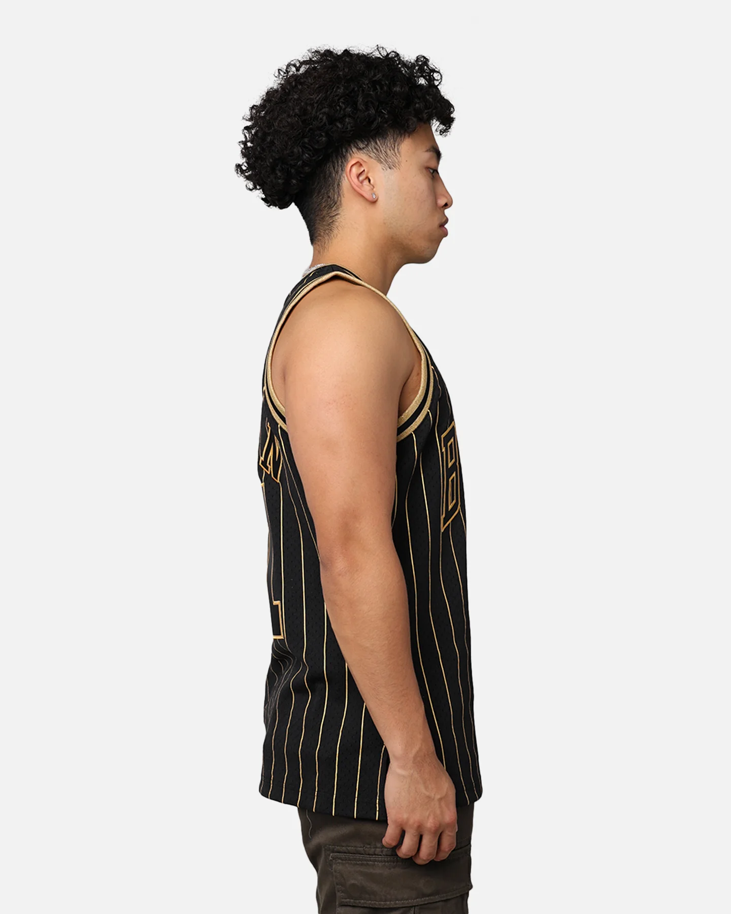 Mitchell & Ness Chicago Bulls Dennis Rodman '97-98 Swingman Jersey Black/Gold - Image 6