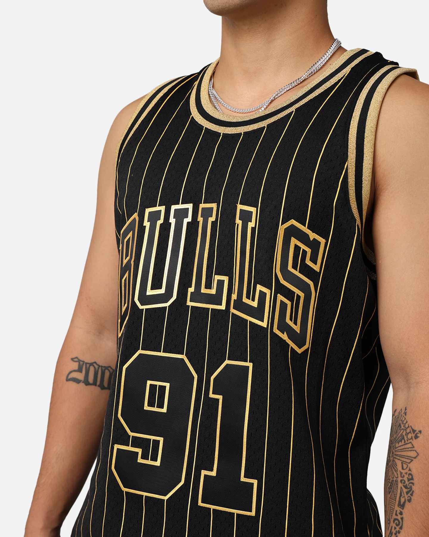 Mitchell & Ness Chicago Bulls Dennis Rodman '97-98 Swingman Jersey Black/Gold - Image 9