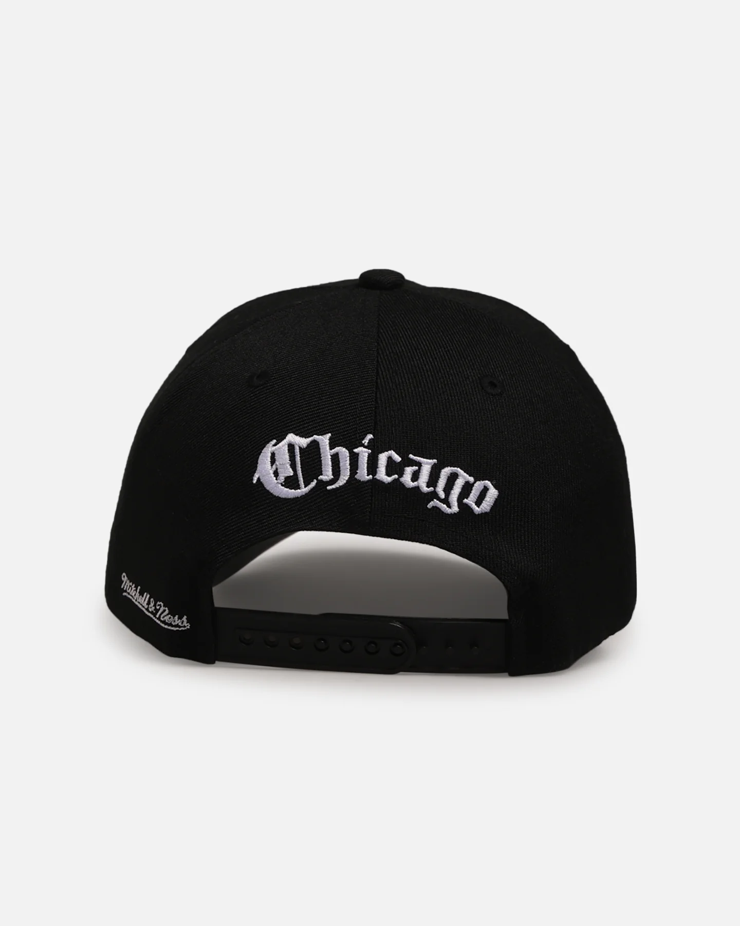 Mitchell & Ness Chicago Bulls 'Gothic Letter' Pro Pinch Snapback Black - Image 2