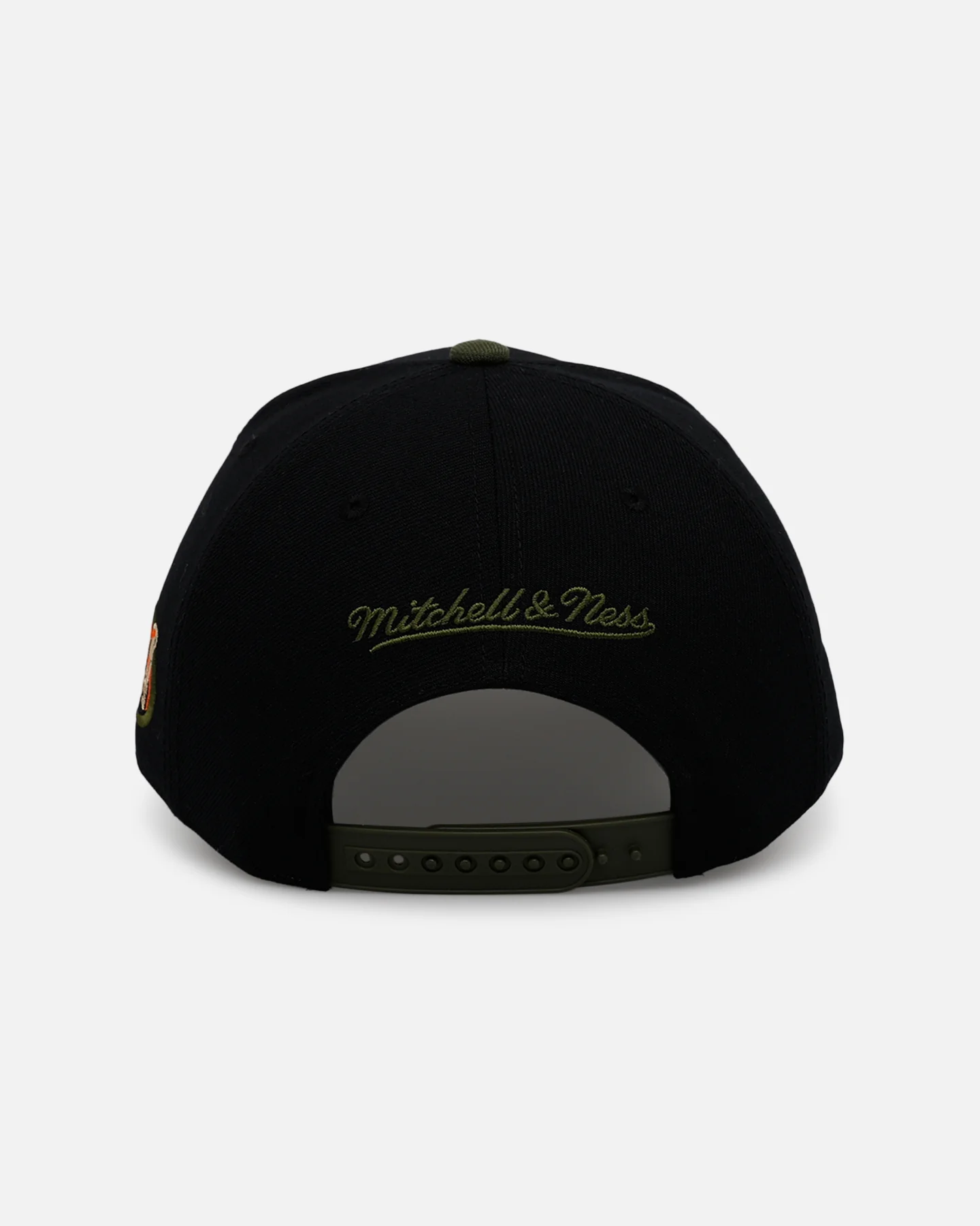 Mitchell & Ness Chicago Bulls 'Olive Cargos' Pro Pinch Snapback Olive/Black - Image 2