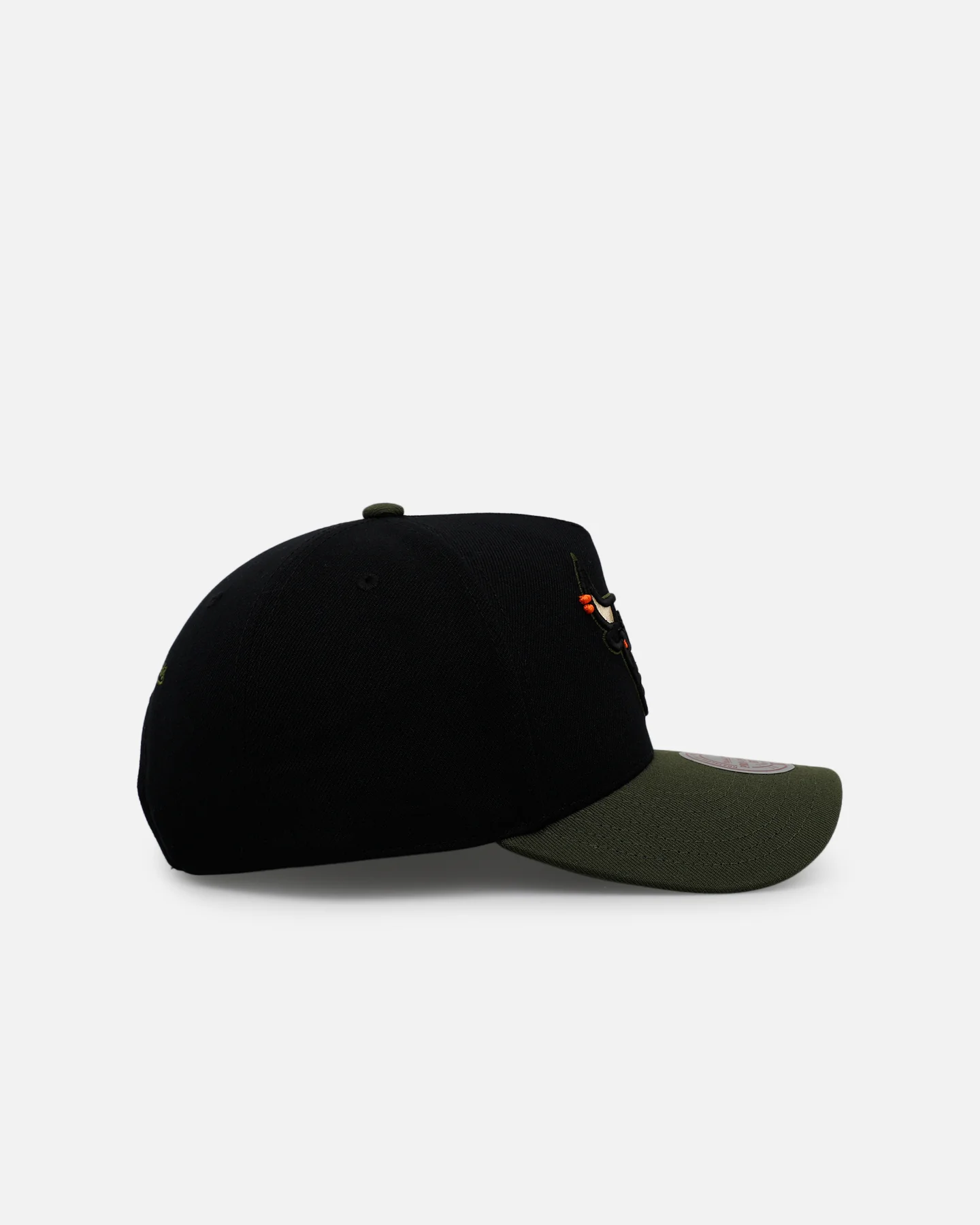 Mitchell & Ness Chicago Bulls 'Olive Cargos' Pro Pinch Snapback Olive/Black - Image 3