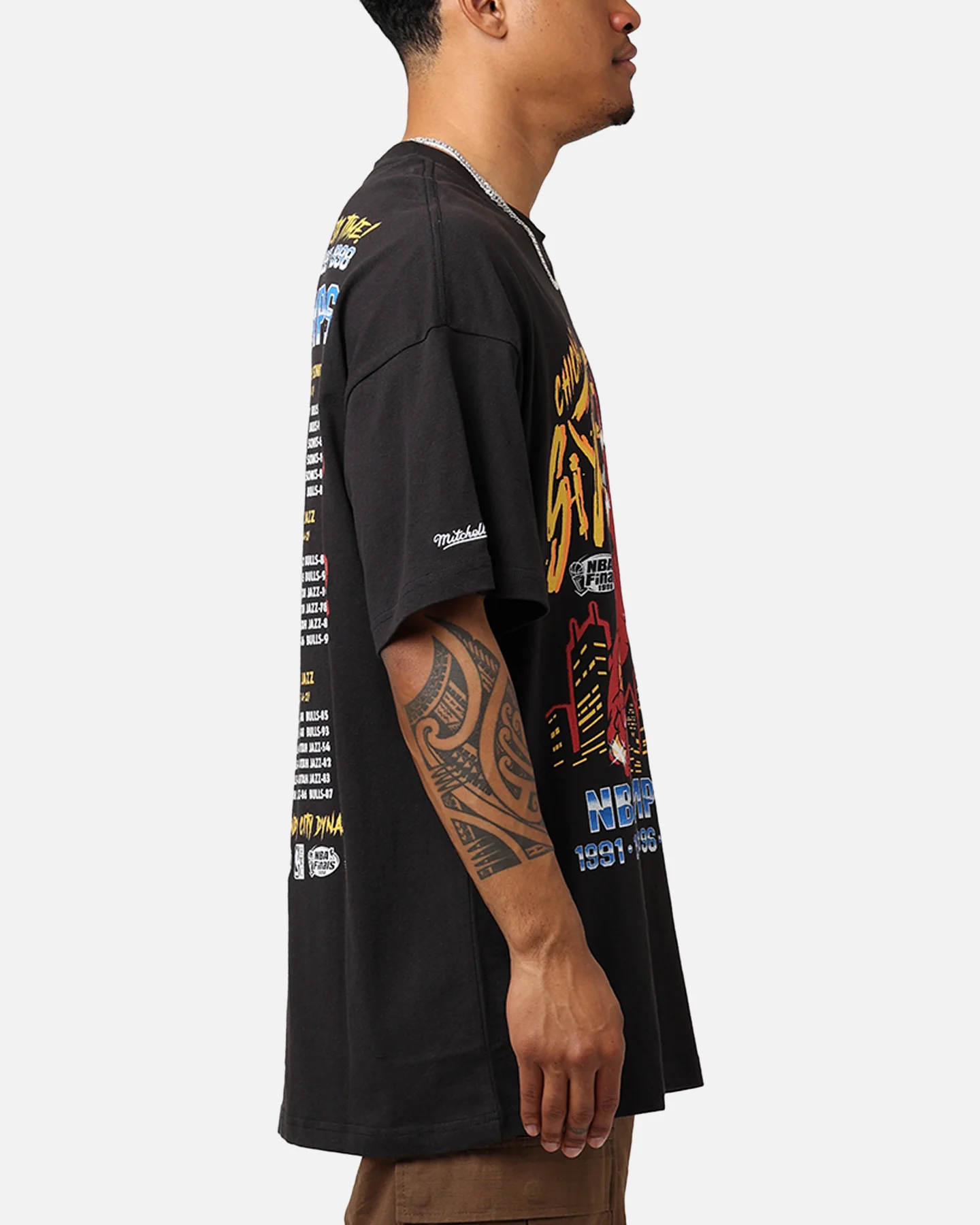 Mitchell & Ness Chicago Bulls Six Time T-Shirt Black - Image 4