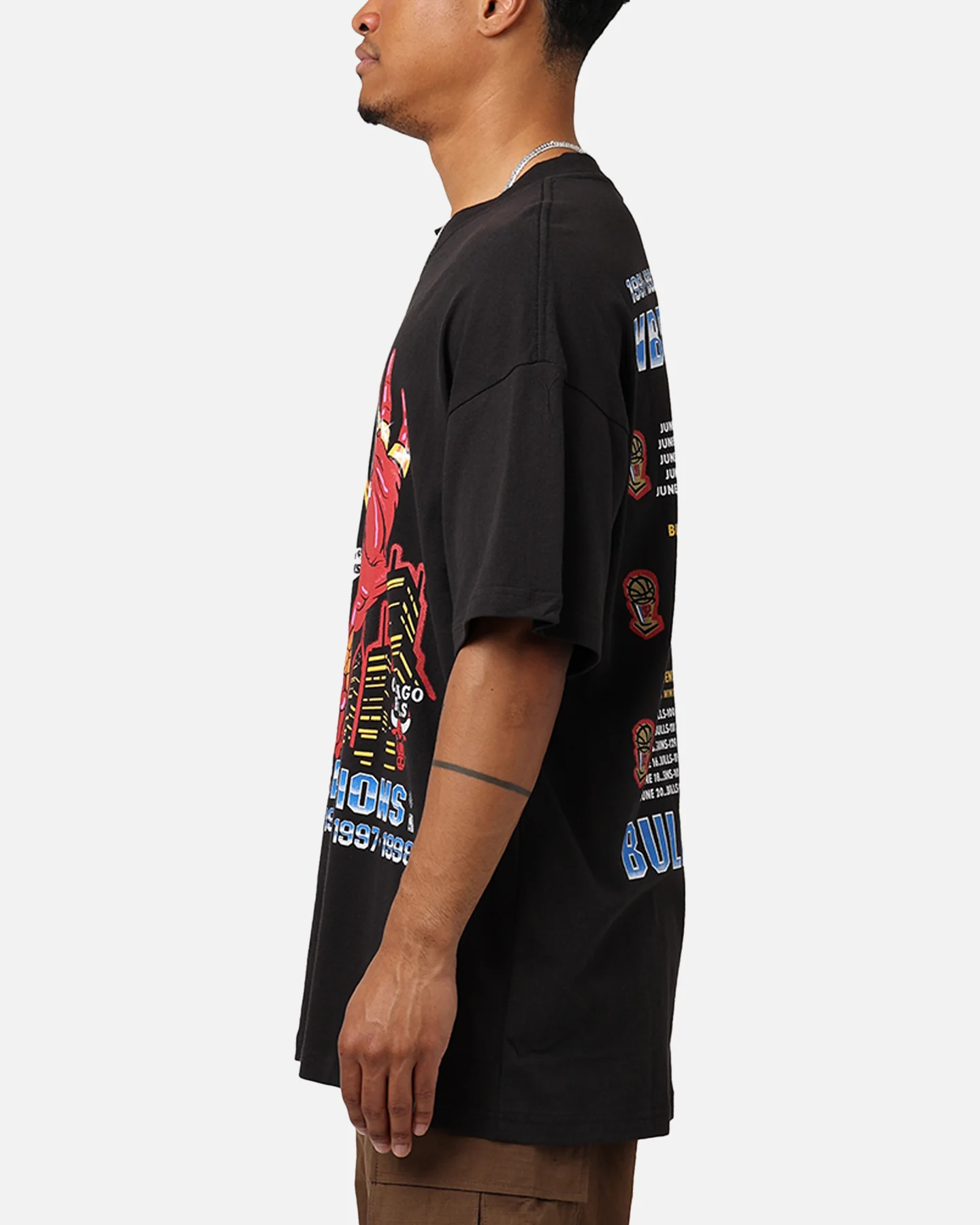 Mitchell & Ness Chicago Bulls Six Time T-Shirt Black - Image 5