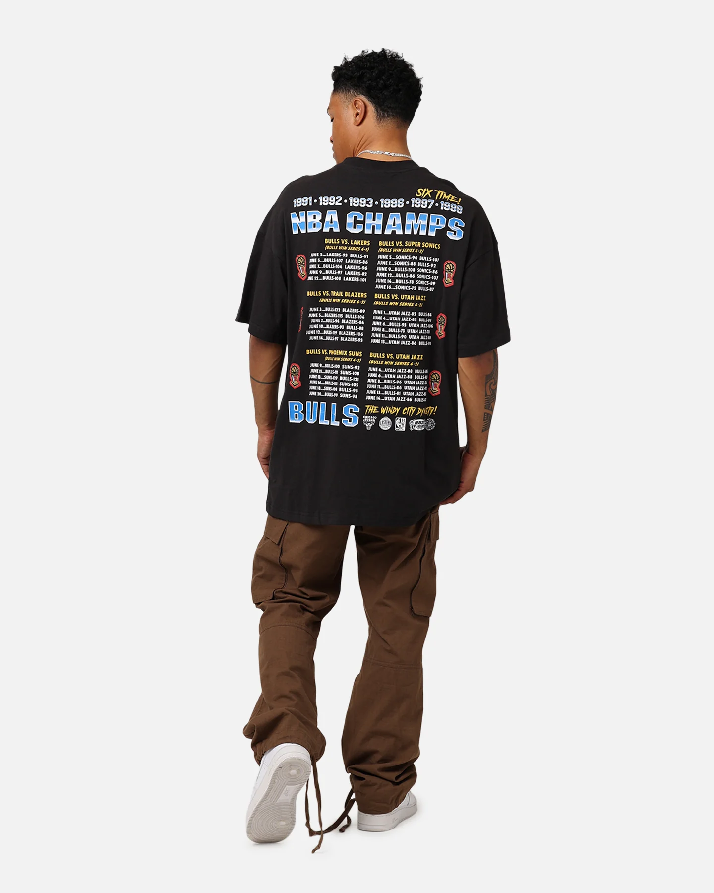 Mitchell & Ness Chicago Bulls Six Time T-Shirt Black - Image 6