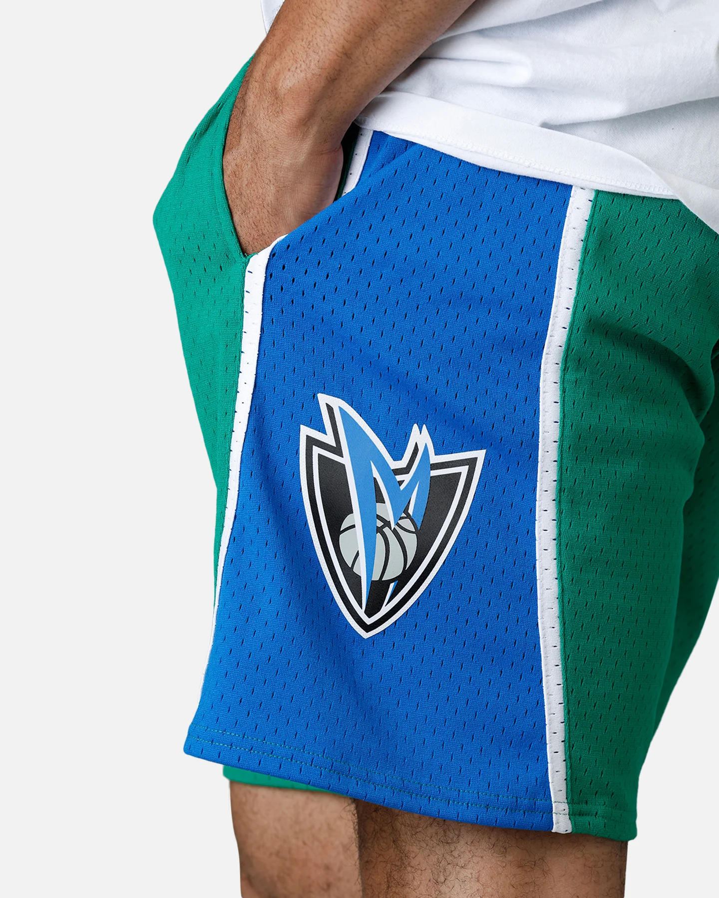 Mitchell & Ness Dallas Mavericks 2004 Swingman Shorts Green/Blue - Image 6