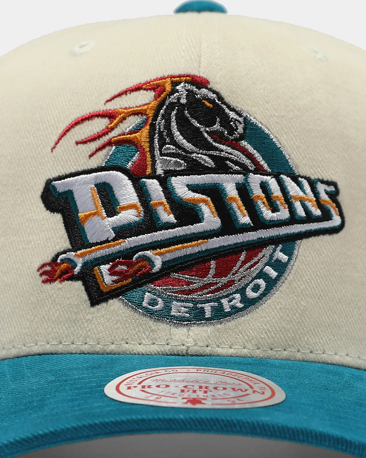 Mitchell & Ness Detroit Pistons Pro Crown Snapback Off White/Teal - Image 6
