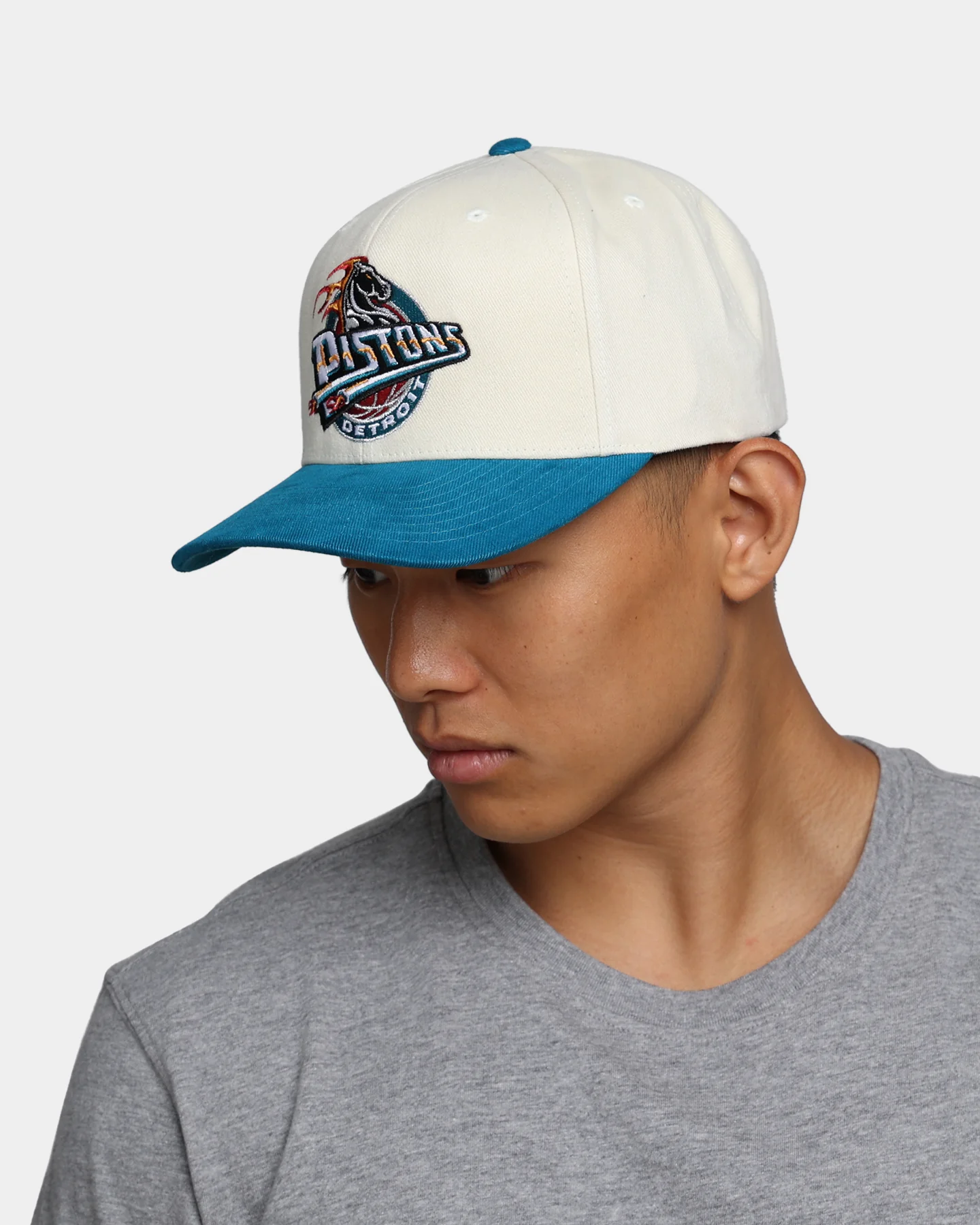 Mitchell & Ness Detroit Pistons Pro Crown Snapback Off White/Teal - Image 8