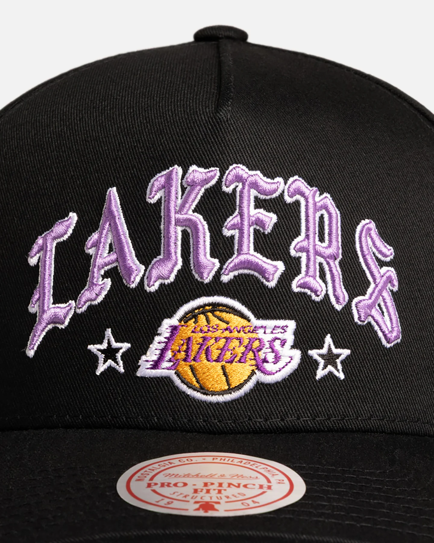 Mitchell & Ness Los Angeles Lakers 'Black Letter' Pro Pinch Snapback Black - Image 5