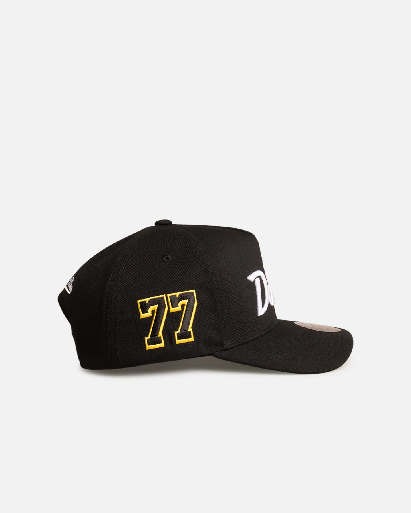 Mitchell & Ness Los Angeles Lakers Luka Dončić 'CLSC Script' Pro Pinch Snapback Black - Image 3