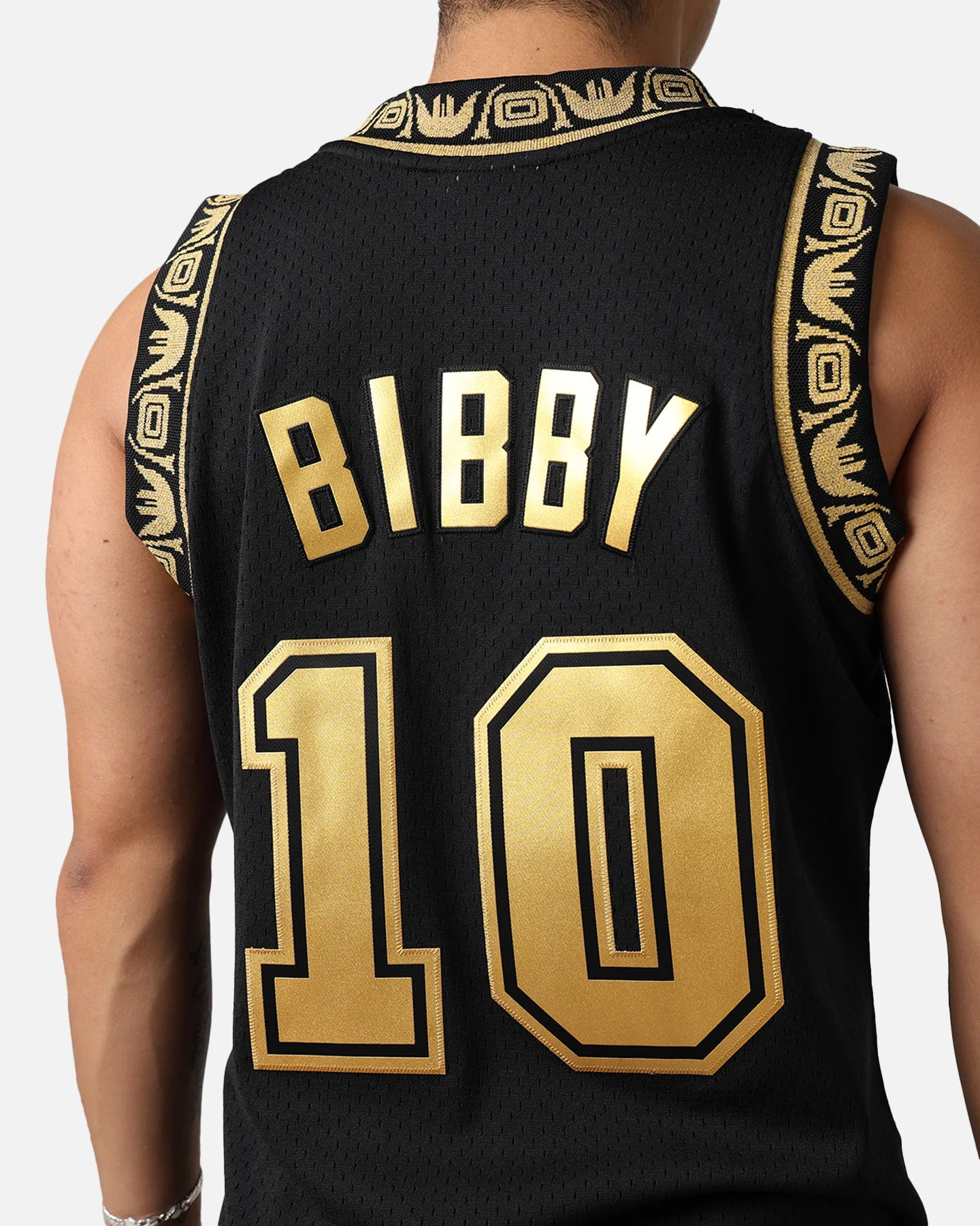 Mitchell & Ness Memphis Grizzlies Mike Bibby '98-99 Swingman Jersey Black/Gold - Image 11