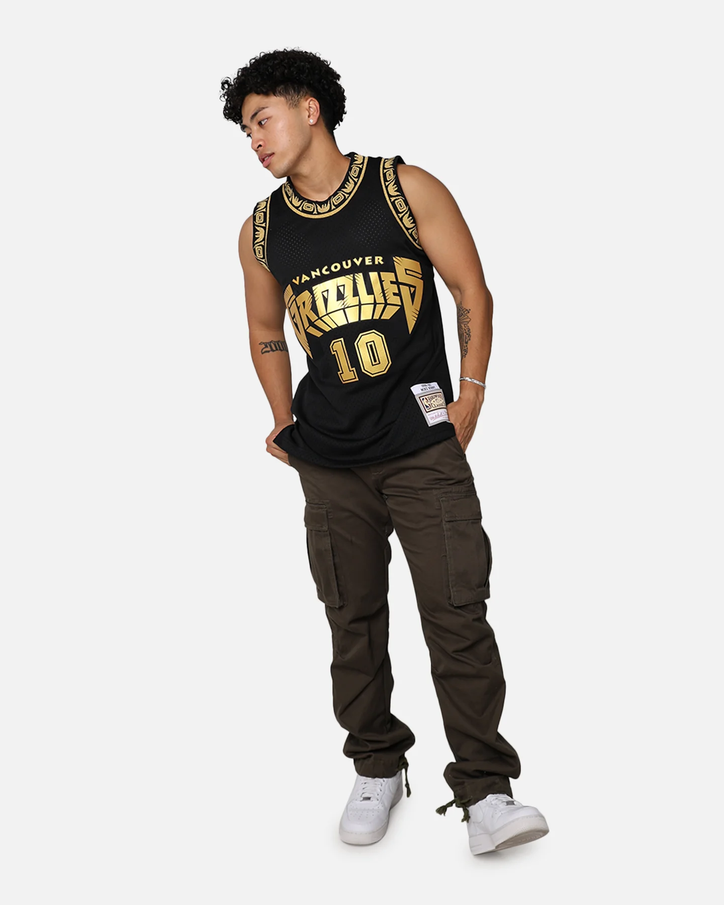 Mitchell & Ness Memphis Grizzlies Mike Bibby '98-99 Swingman Jersey Black/Gold - Image 3