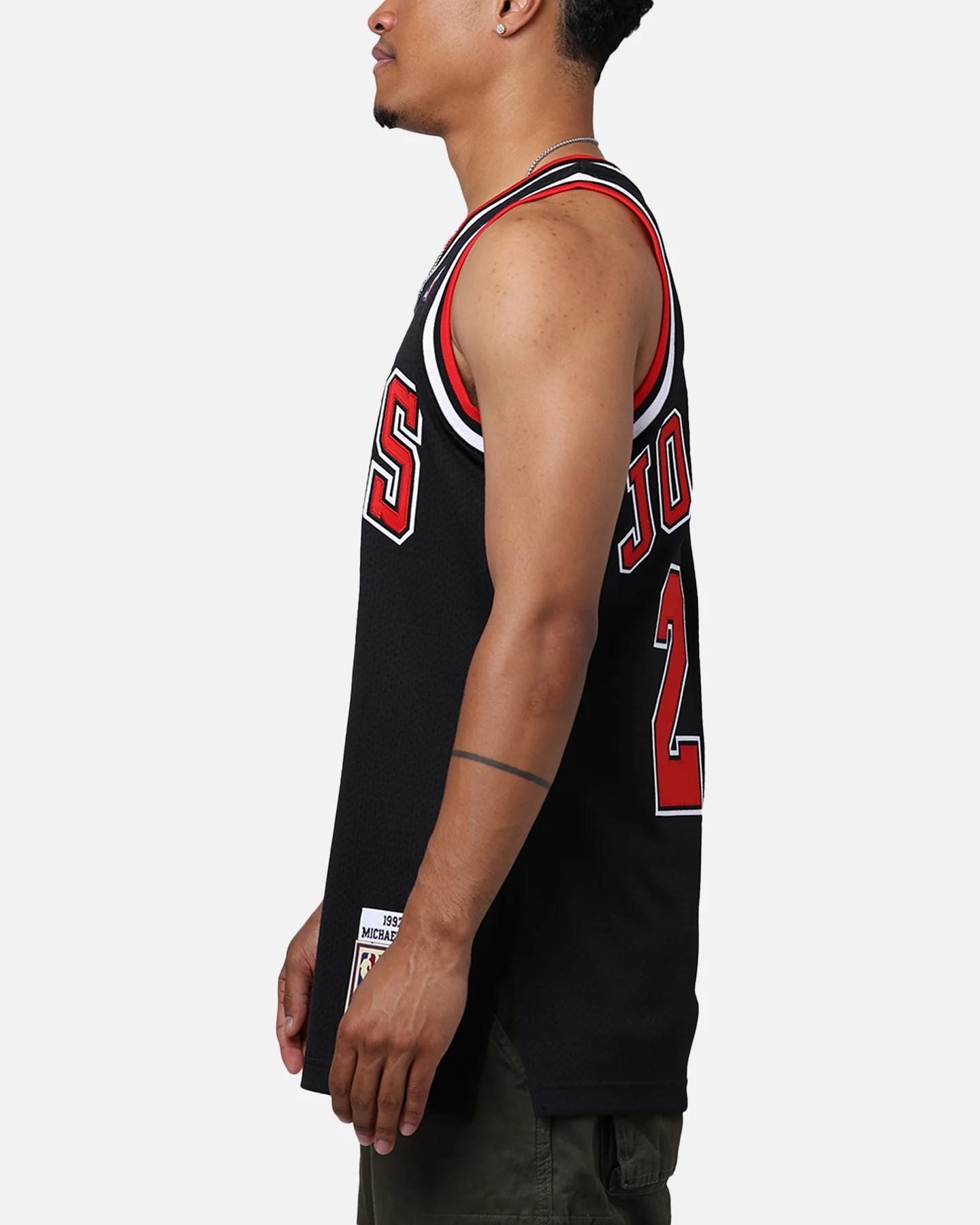 Mitchell & Ness Chicago Bulls Michael Jordan '97-'98 #23 Authentic NBA Jersey Black - Image 5