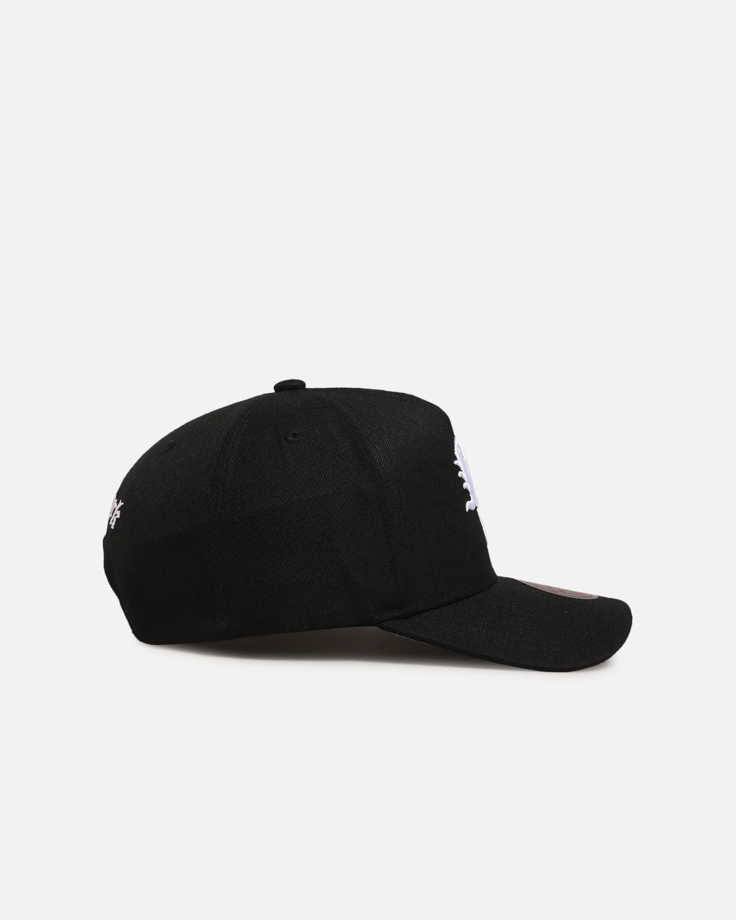 Mitchell & Ness New York Knicks 'Gothic Letter' Pro Pinch Snapback Black - Image 3