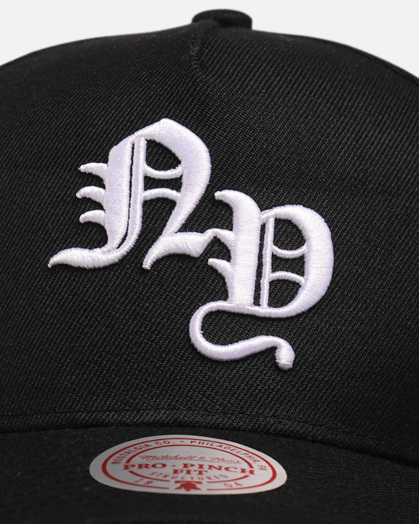Mitchell & Ness New York Knicks 'Gothic Letter' Pro Pinch Snapback Black - Image 5
