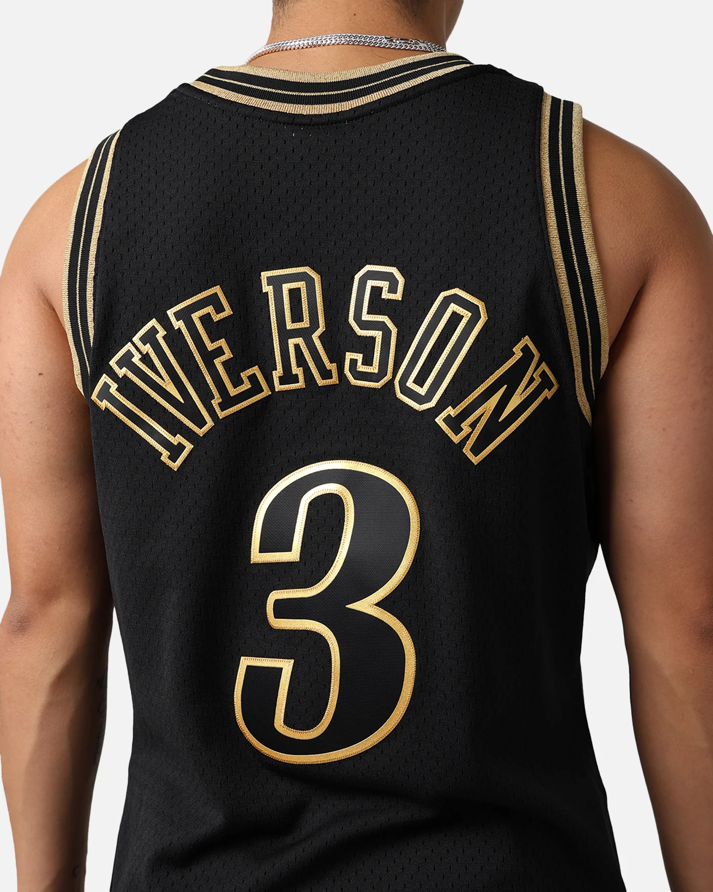 Mitchell & Ness Philadelphia 76ers Allen Iverson '00-01 Swingman Jersey Black/Gold - Image 11
