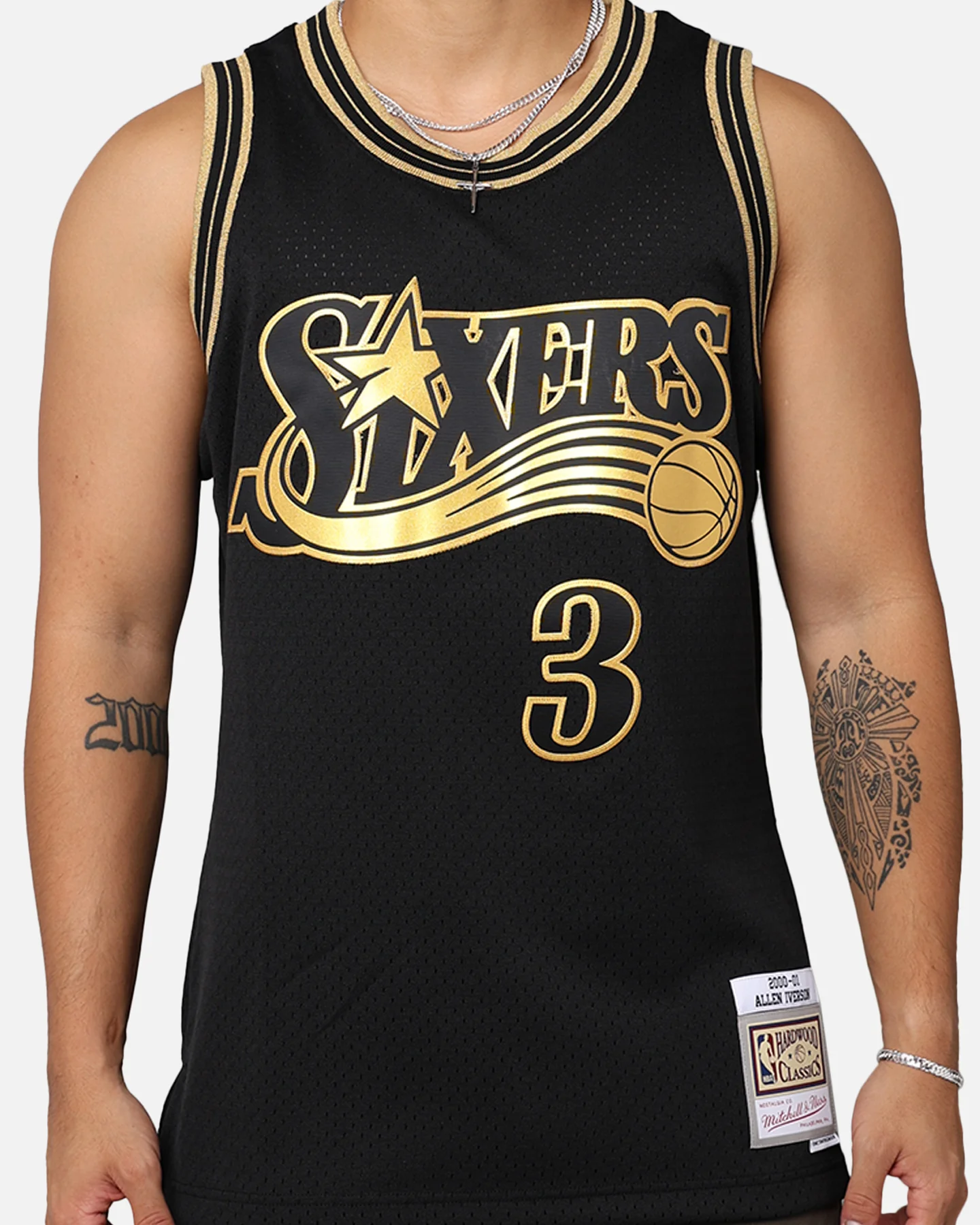 Mitchell & Ness Philadelphia 76ers Allen Iverson '00-01 Swingman Jersey Black/Gold - Image 4