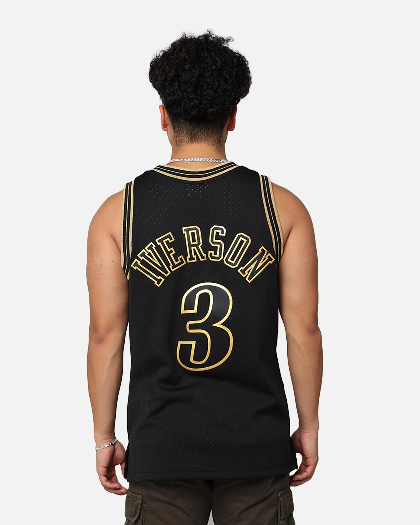 Mitchell & Ness Philadelphia 76ers Allen Iverson '00-01 Swingman Jersey Black/Gold - Image 5