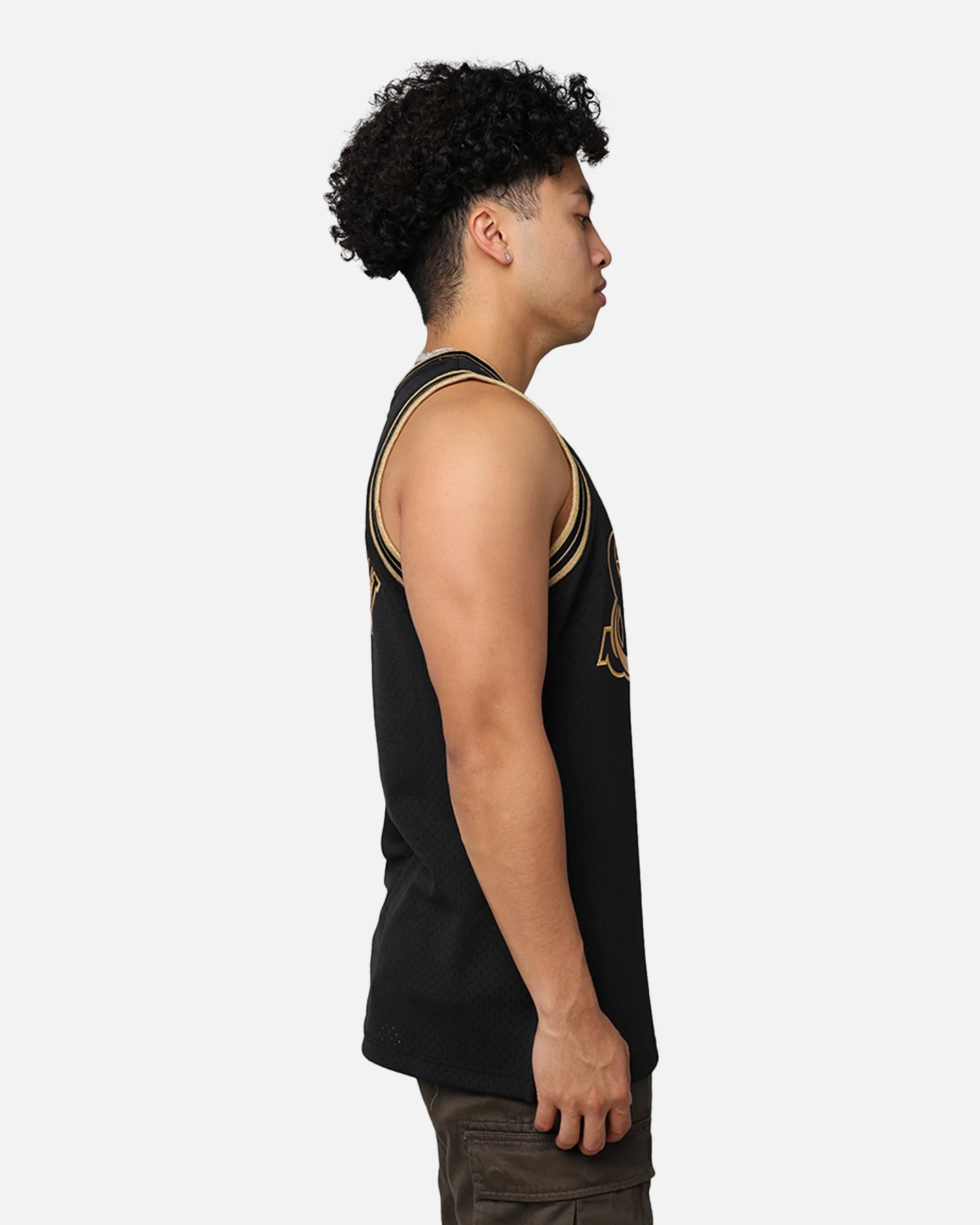 Mitchell & Ness Philadelphia 76ers Allen Iverson '00-01 Swingman Jersey Black/Gold - Image 6