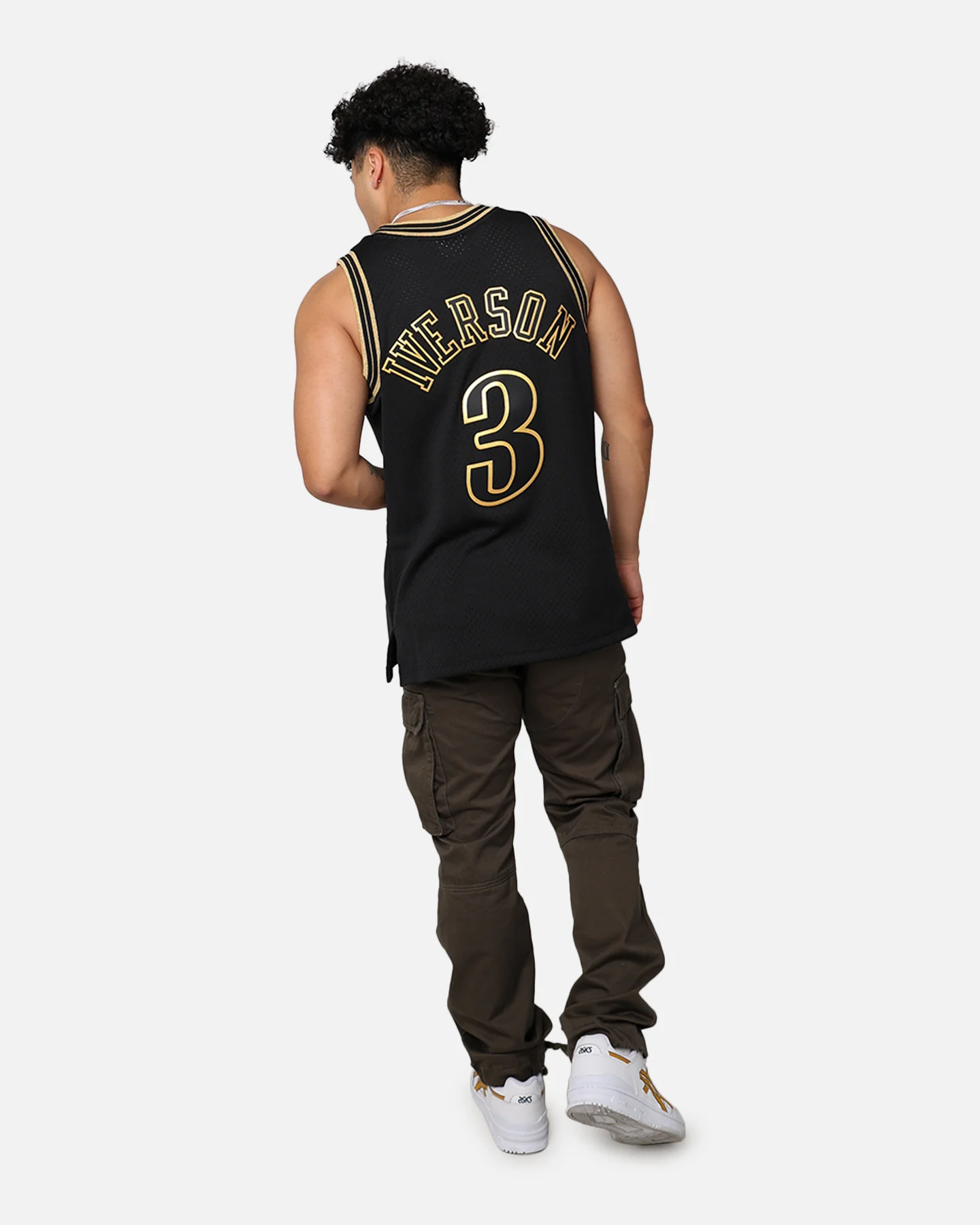 Mitchell & Ness Philadelphia 76ers Allen Iverson '00-01 Swingman Jersey Black/Gold - Image 8