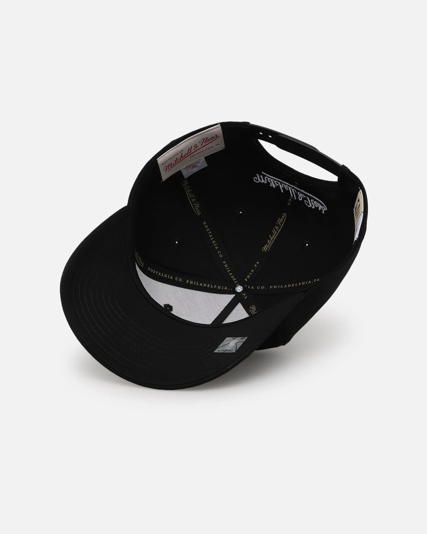 Mitchell & Ness San Antonio Spurs Team Colour Logo MVP Snapback Black - Image 6
