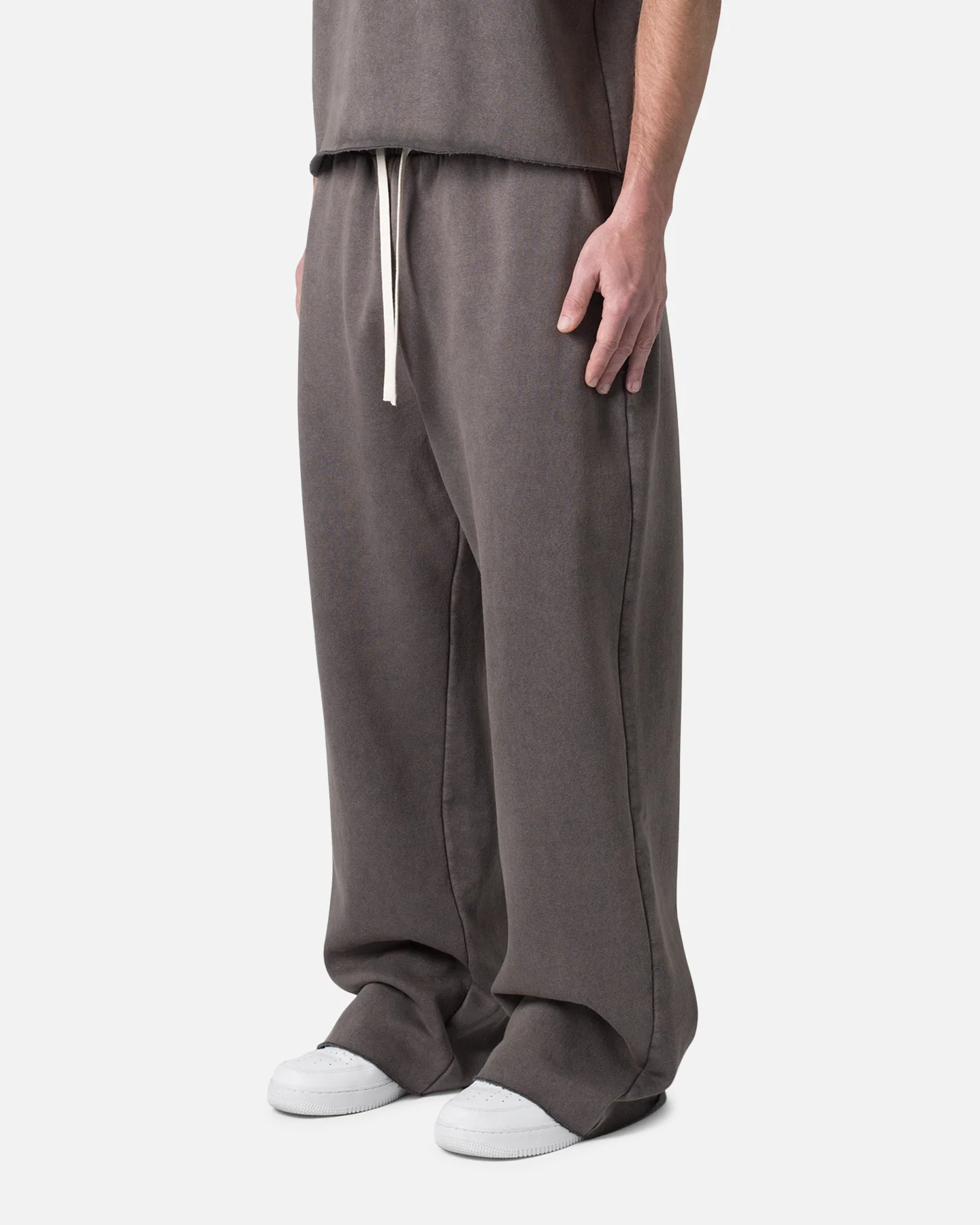 MNML Washed Ultra Baggy Sweatpants Washed Black - Image 3