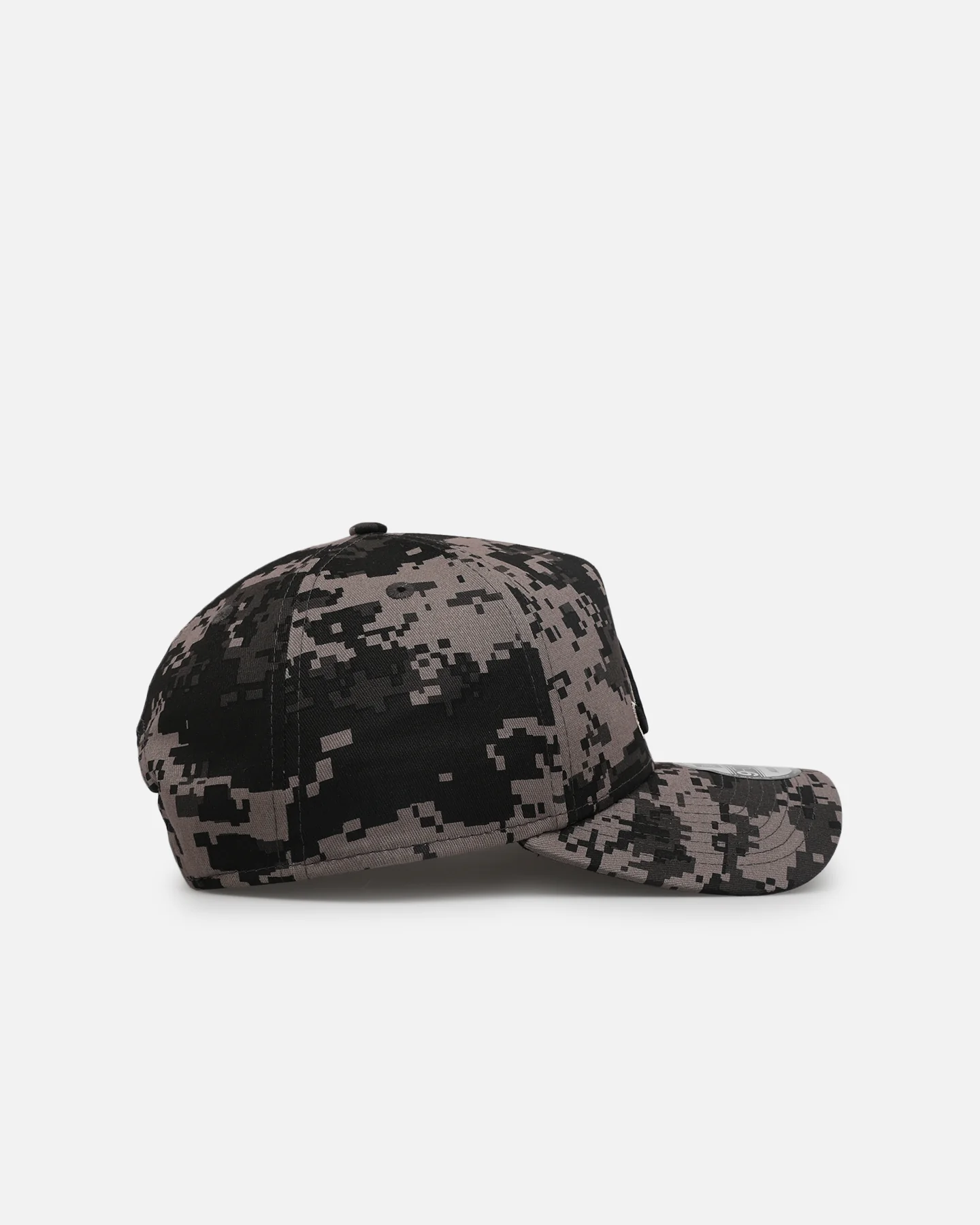 New Era Atlanta Braves 'Black Digi Camo' 9FORTY A-Frame Snapback Black/Grey - Image 3