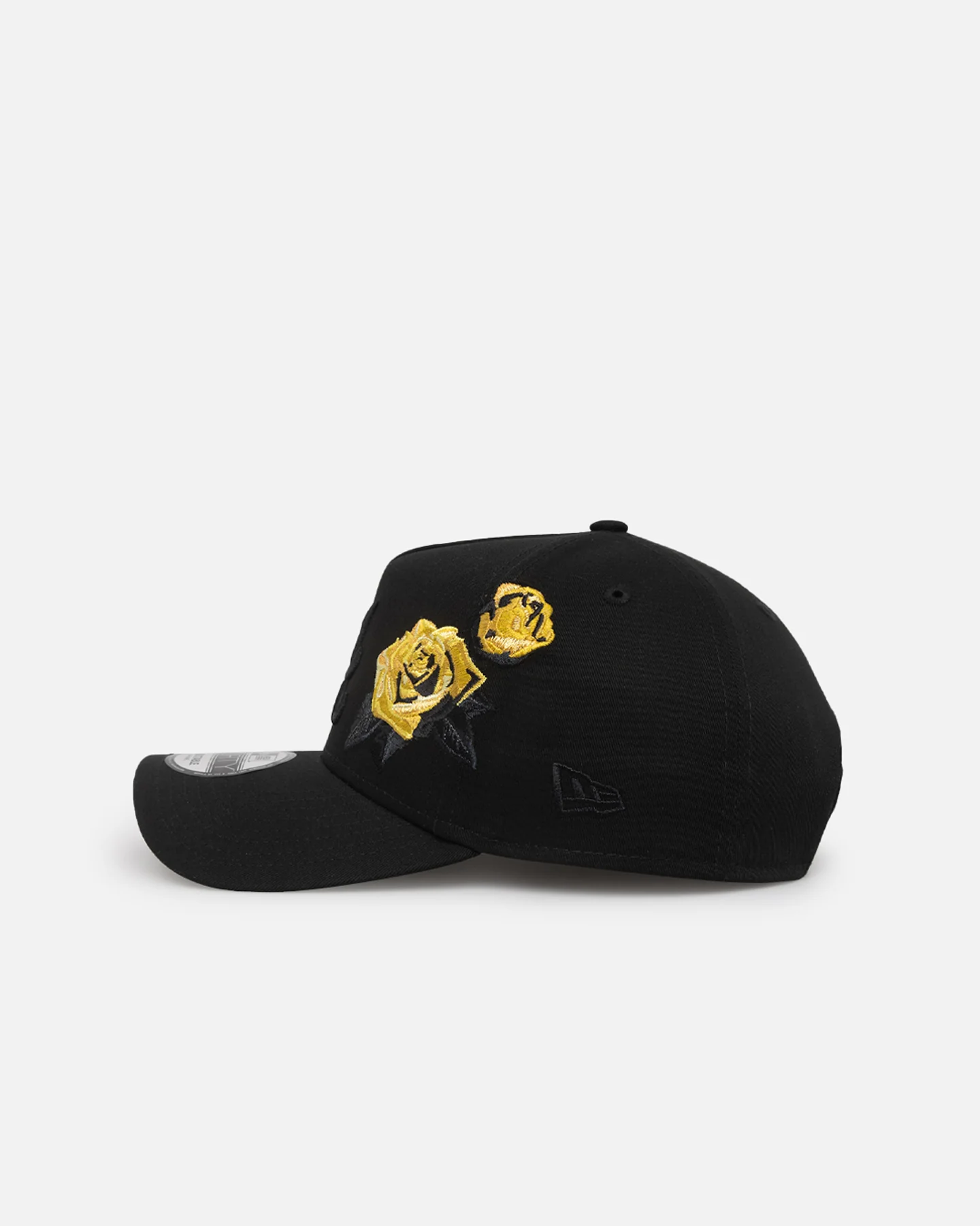 New Era Atlanta Braves 'Gold Rose Embroidery' 9FORTY A-Frame Snapback Black/Gold - Image 4