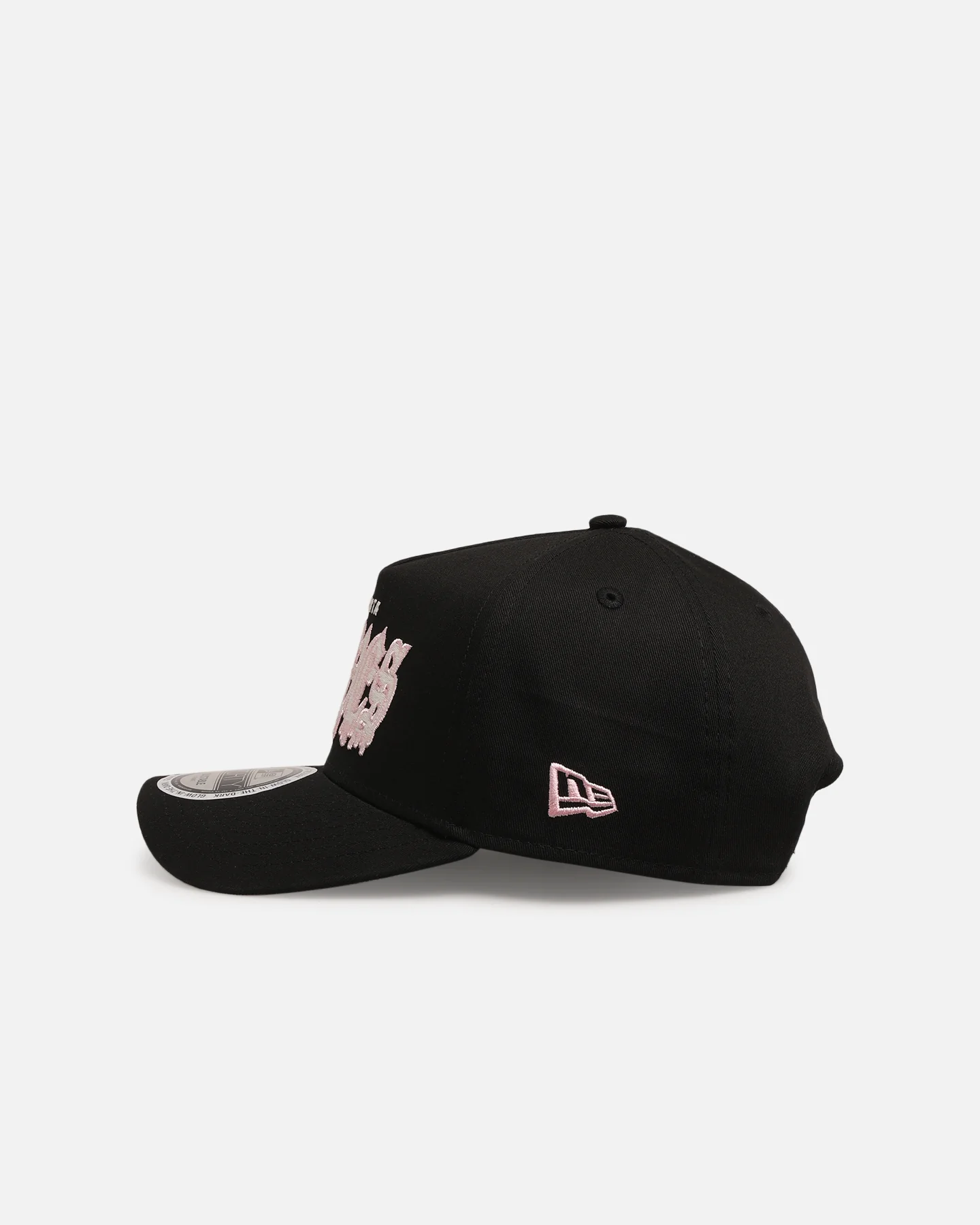 New Era Atlanta Braves 'Drip Glow Script' 9FORTY A-Frame Snapback Black/Pink - Image 4