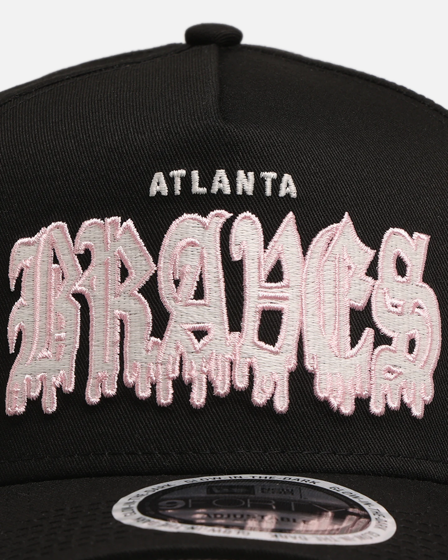 New Era Atlanta Braves 'Drip Glow Script' 9FORTY A-Frame Snapback Black/Pink - Image 5