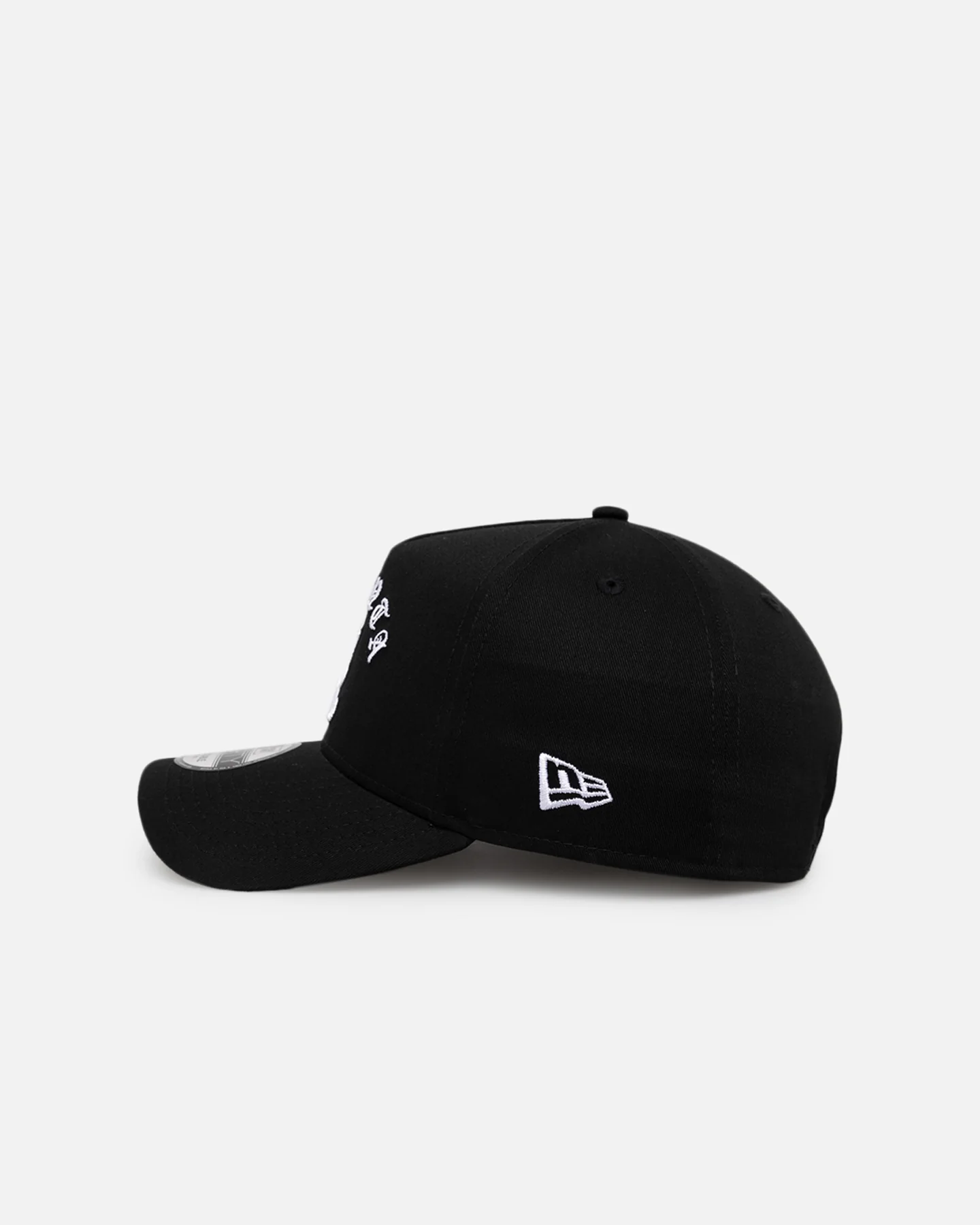 New Era Atlanta Braves 'Gothic Arch' 9FORTY A-Frame Snapback Black/White - Image 4