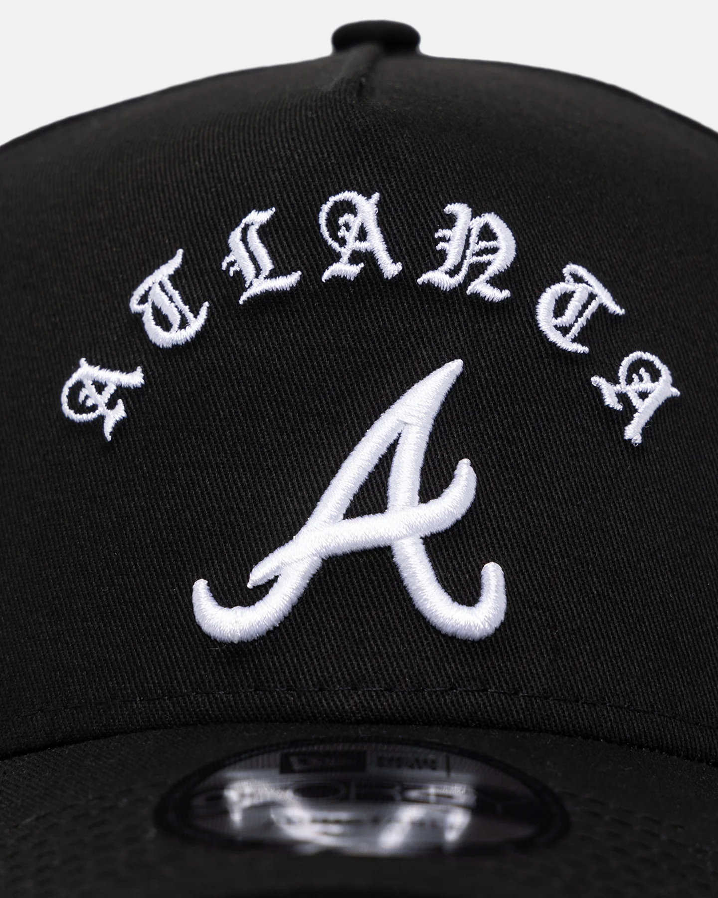 New Era Atlanta Braves 'Gothic Arch' 9FORTY A-Frame Snapback Black/White - Image 5