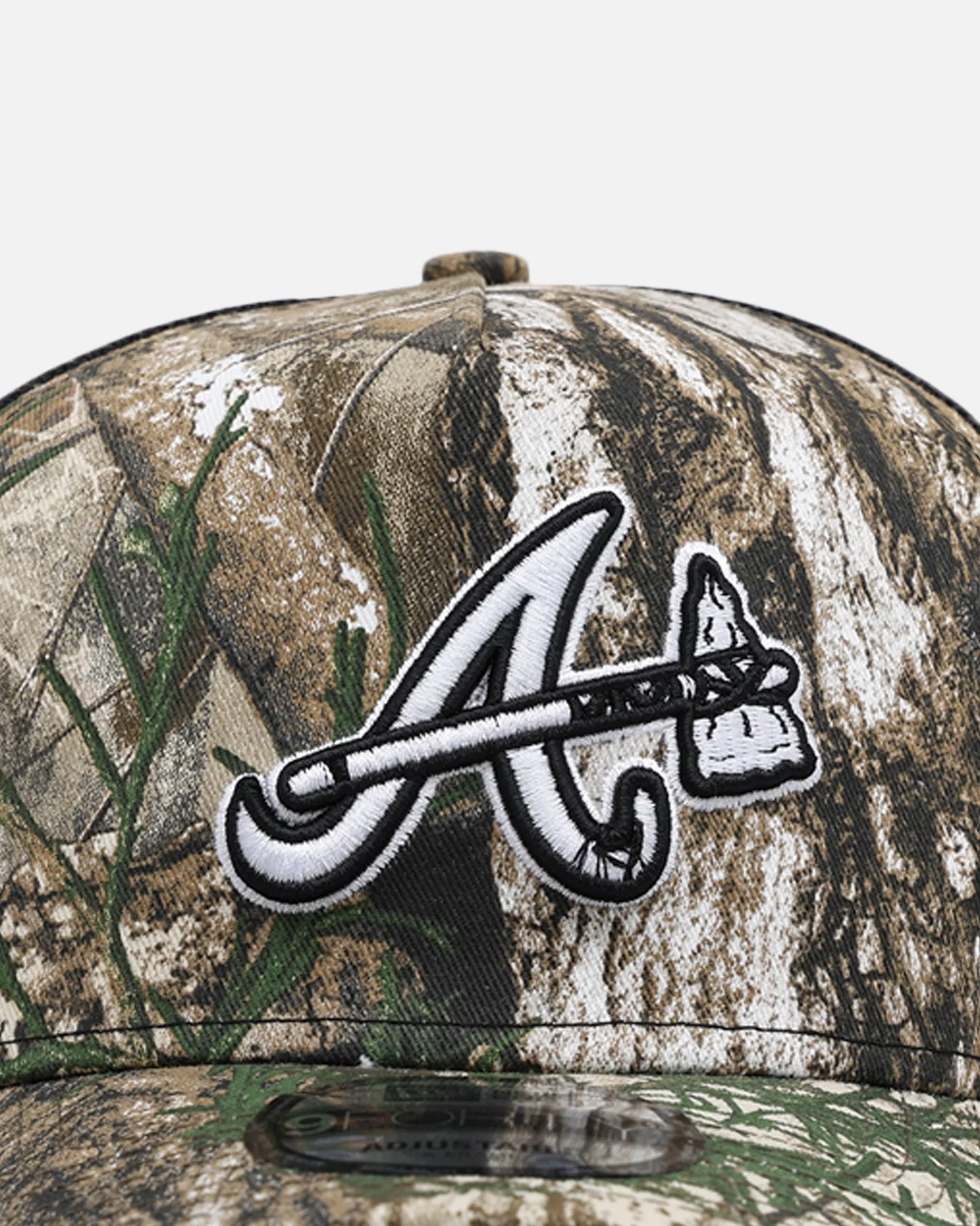 New Era Atlanta Braves 'Real Tree' 9FORTY A-Frame Trucker Snapback Realtree Edge - Image 5