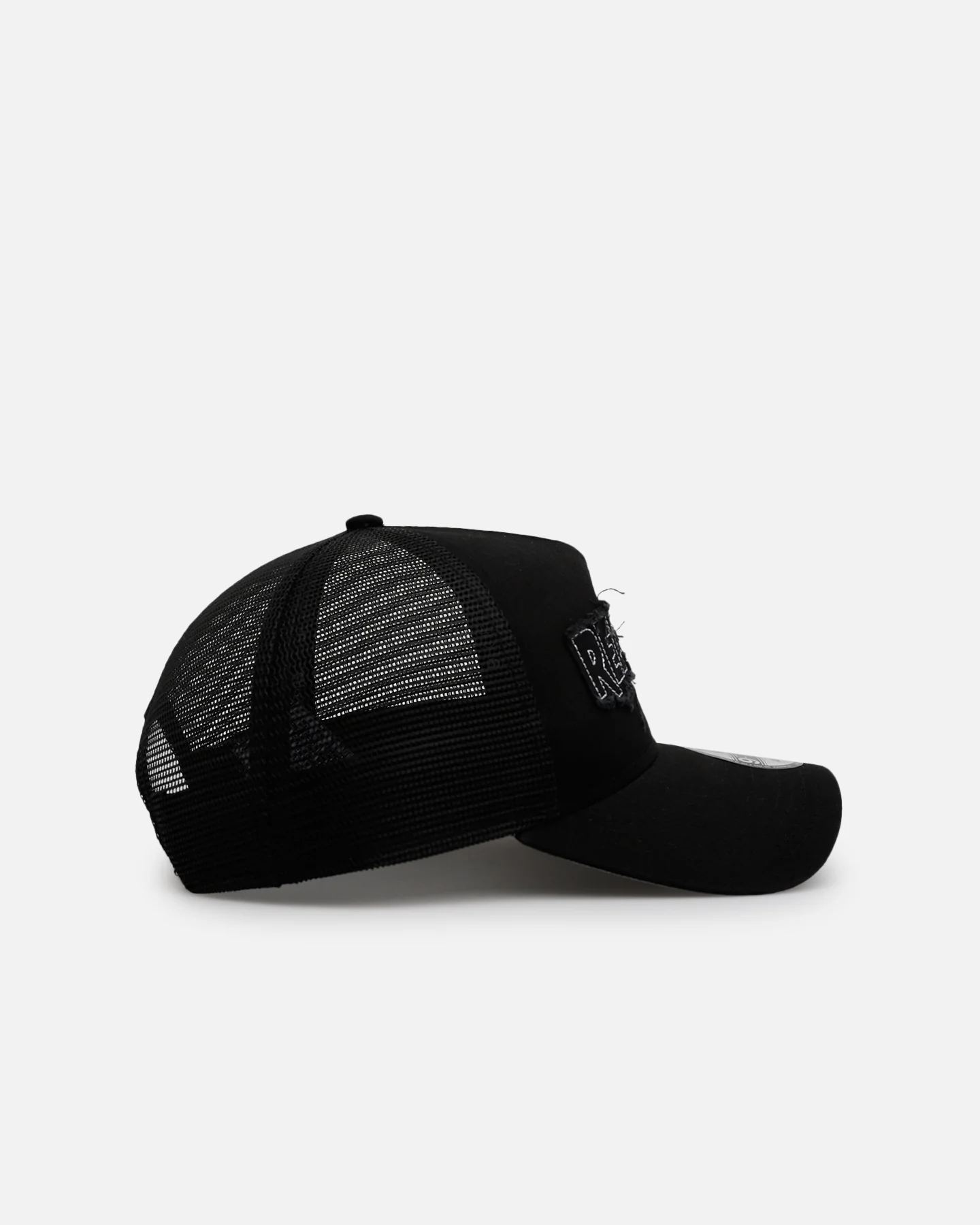 New Era Boston Red Sox 'Distressed' 9FORTY A-Frame Trucker Snapback Black/White - Image 3