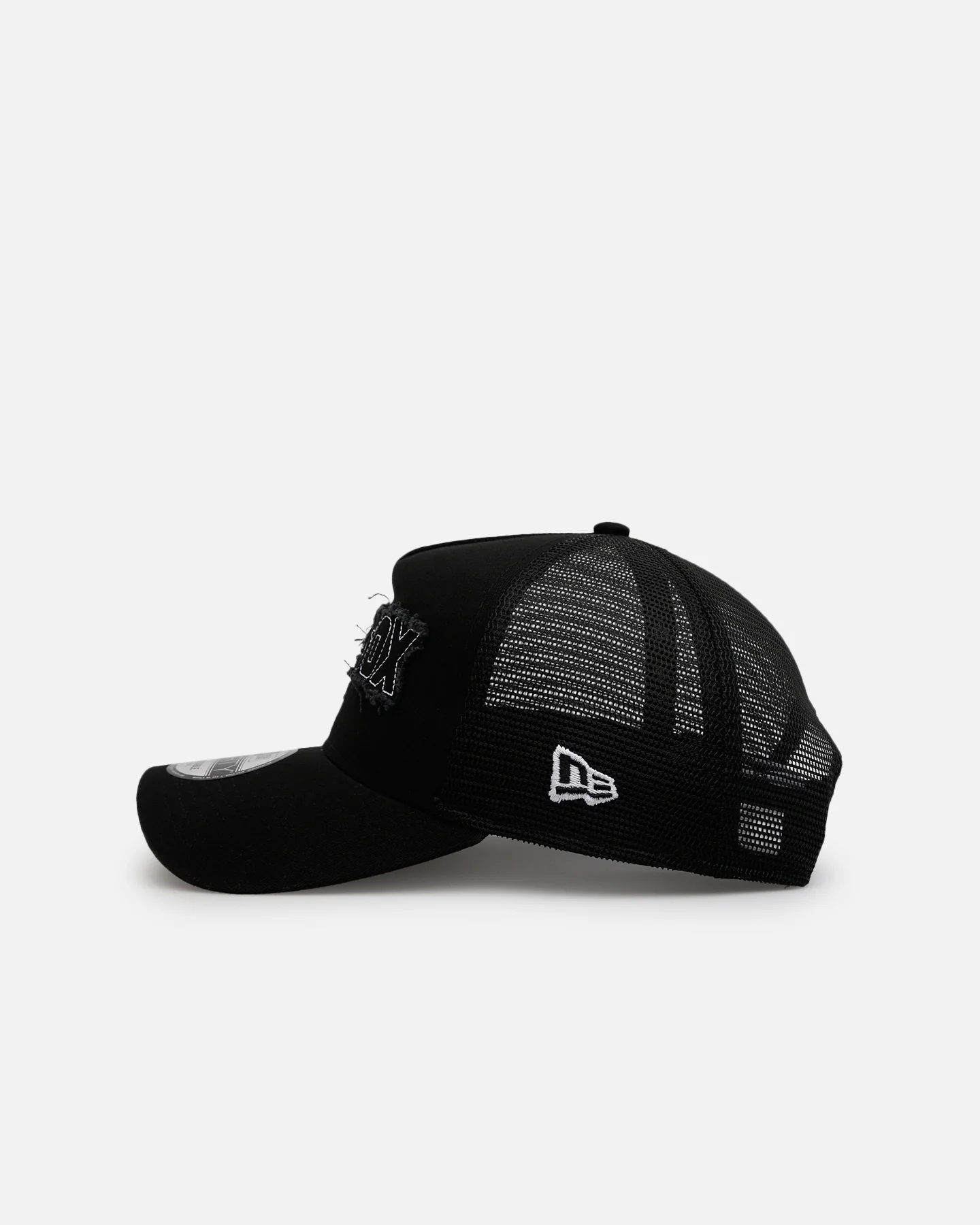 New Era Boston Red Sox 'Distressed' 9FORTY A-Frame Trucker Snapback Black/White - Image 4
