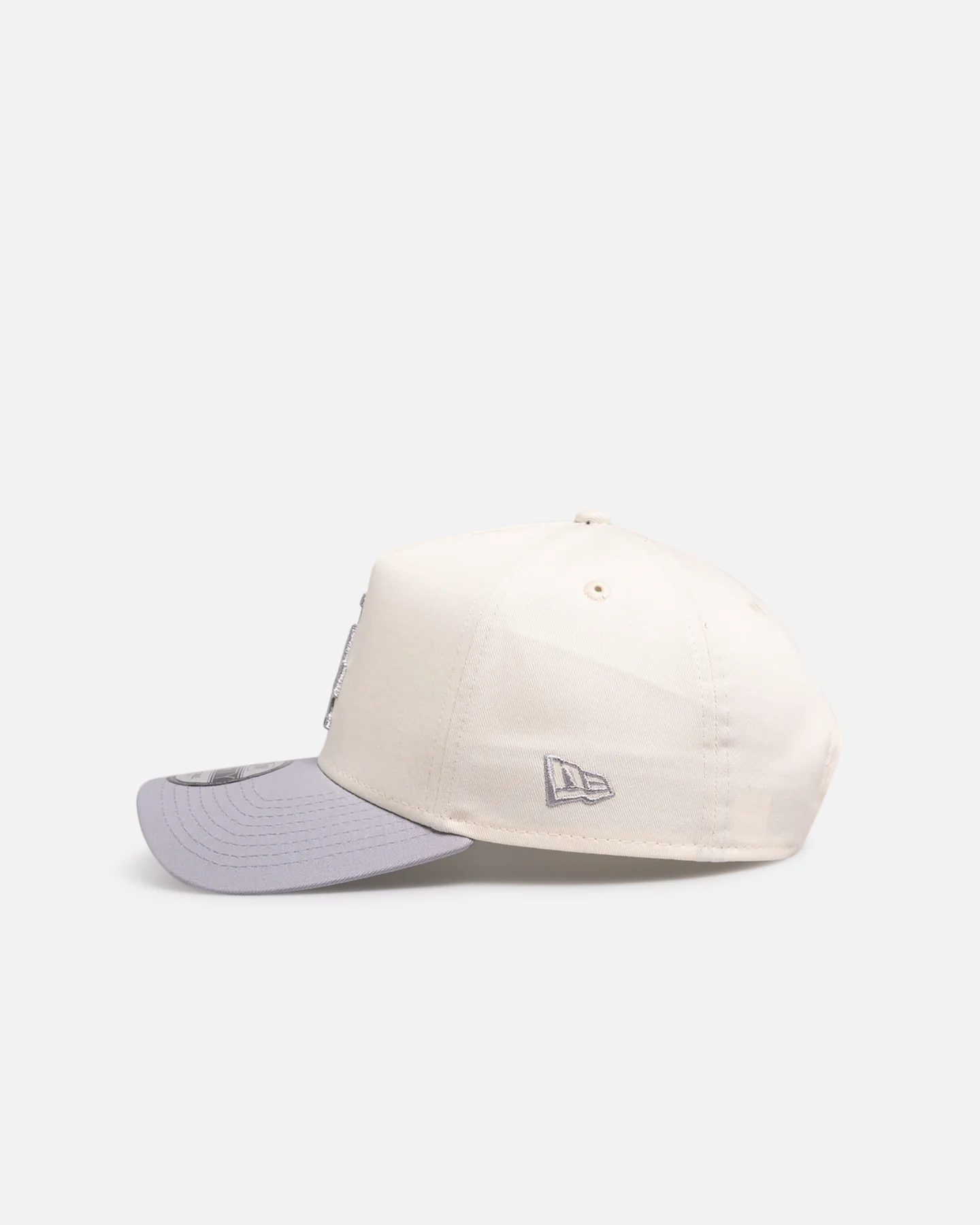 New Era Chicago Bulls 'Chrome Grey' 9FORTY A-Frame Snapback White/Silver - Image 4