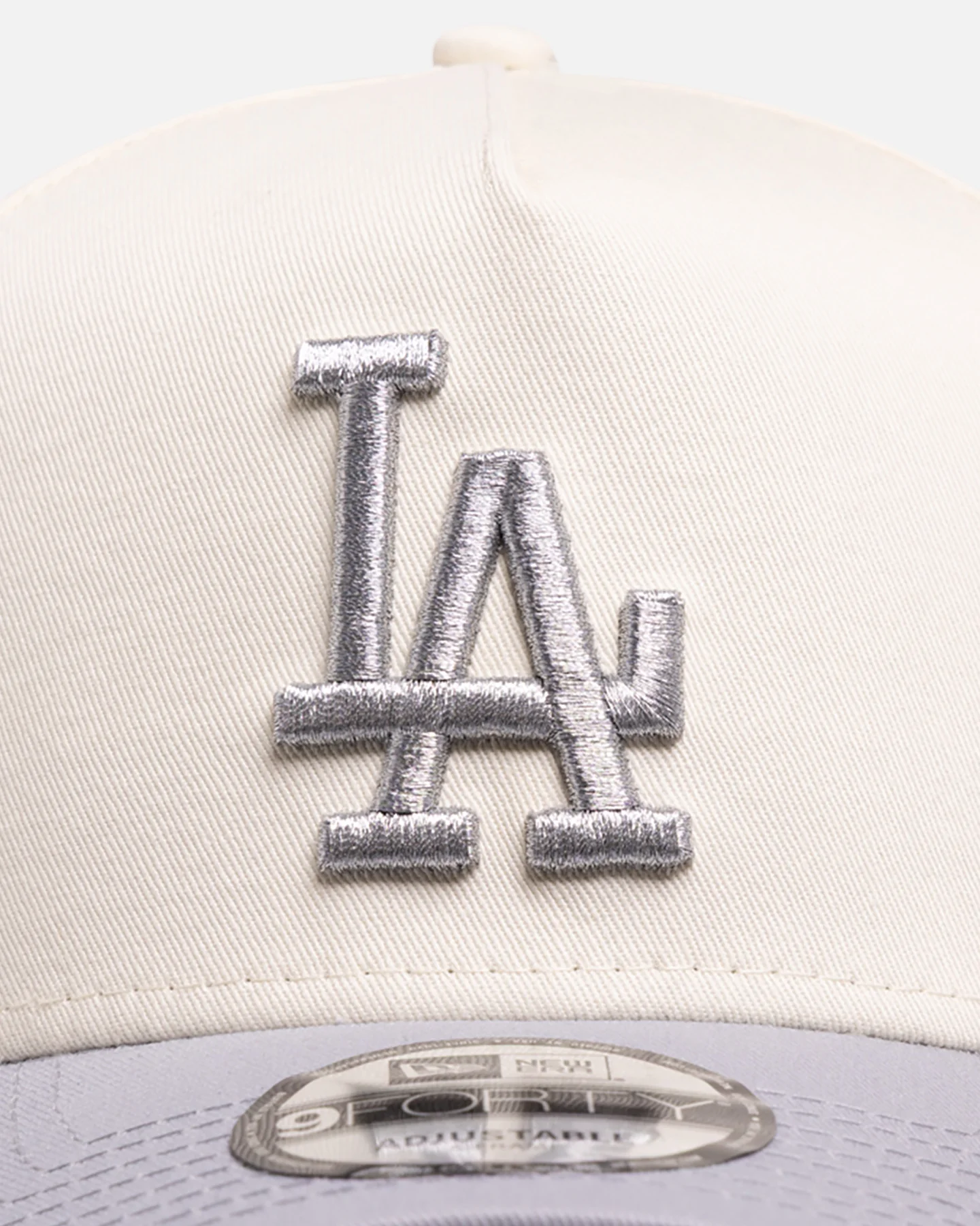 New Era Chicago Bulls 'Chrome Grey' 9FORTY A-Frame Snapback White/Silver - Image 5