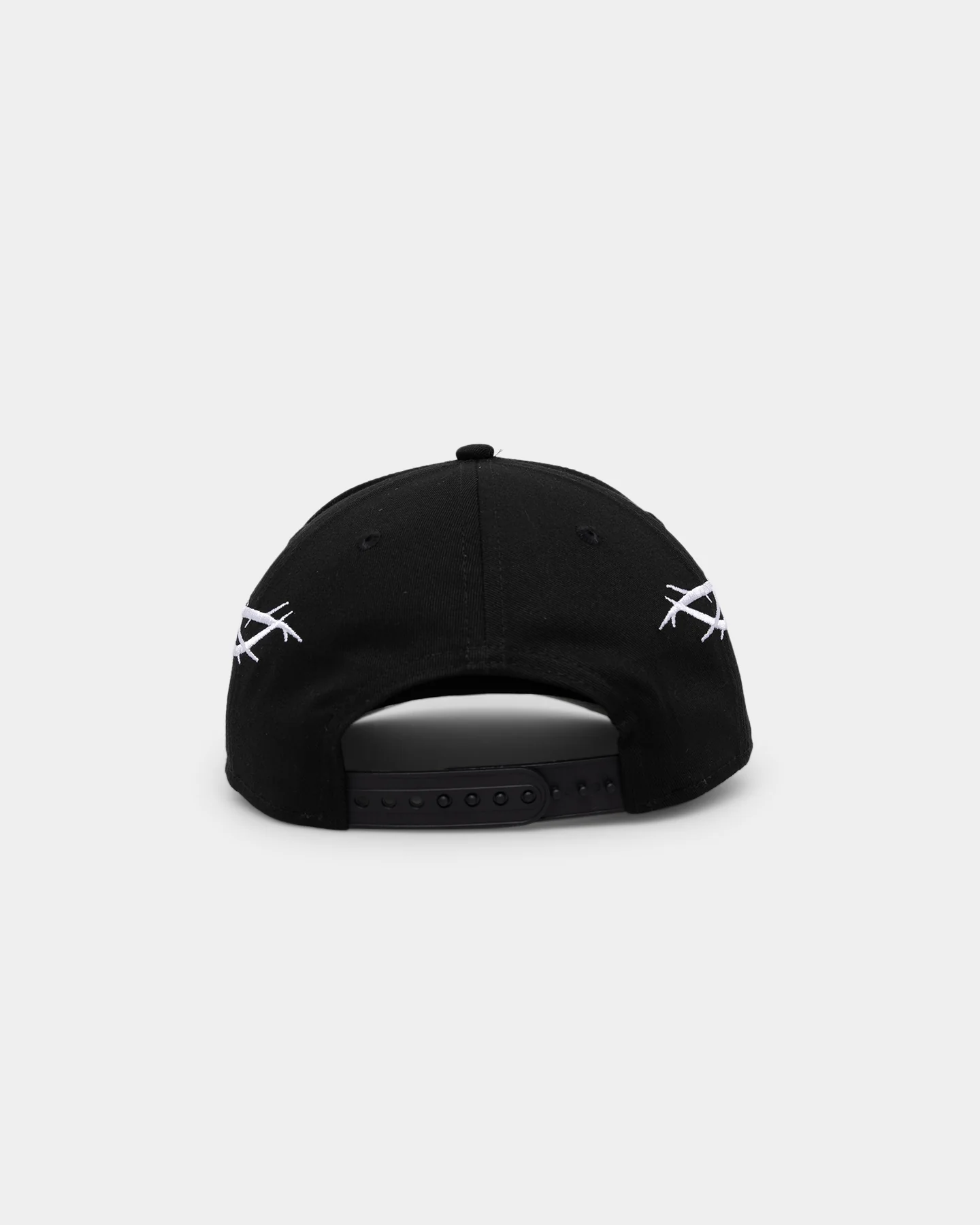 New Era Chicago Bulls 'Twisted Thorns' Golfer Pre-Curved Snapback Black - Image 2